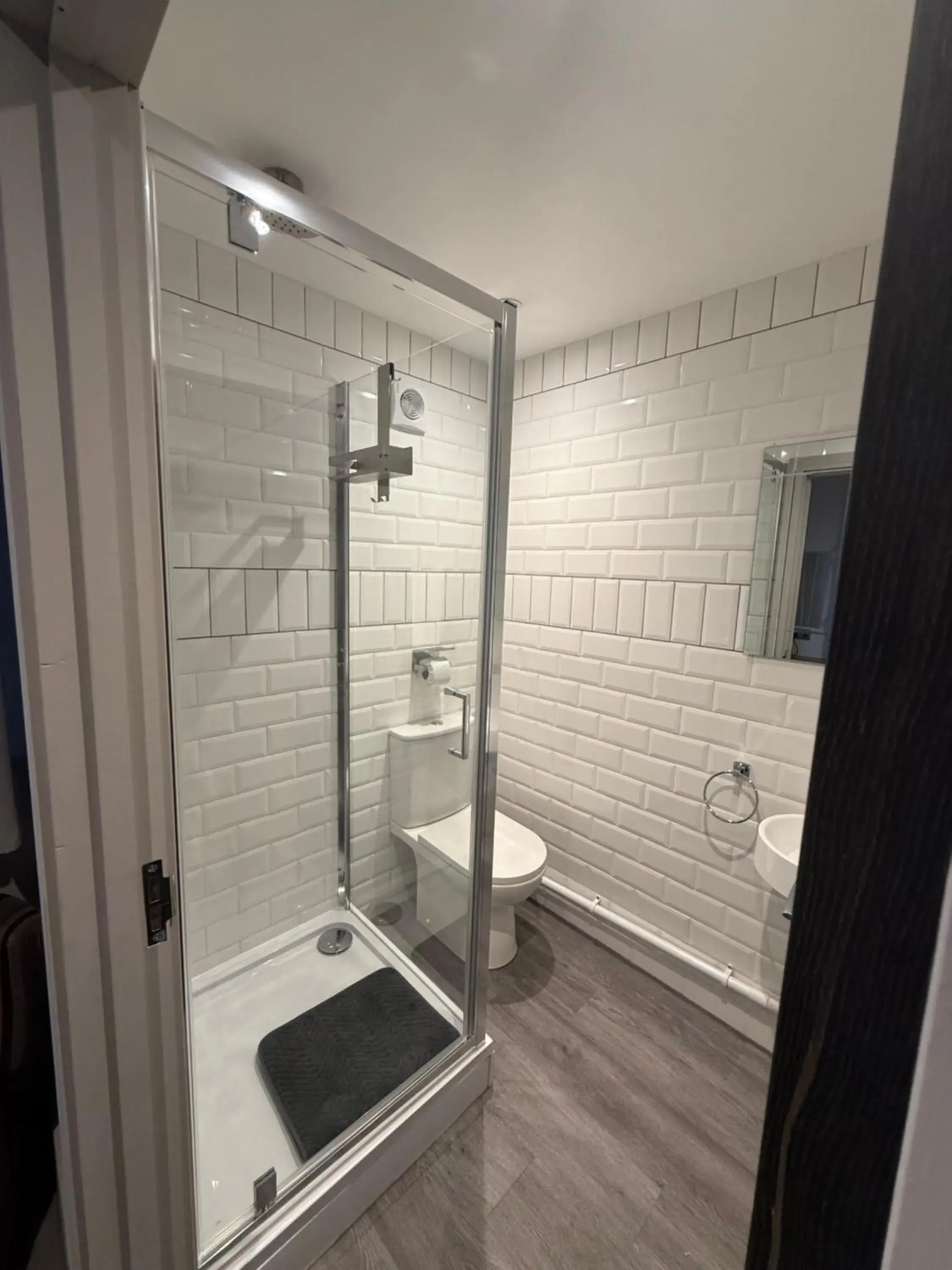 Budget Twin Room - single occupancy in The White Horse Budget Twin Room - single occupancy in The White Horse