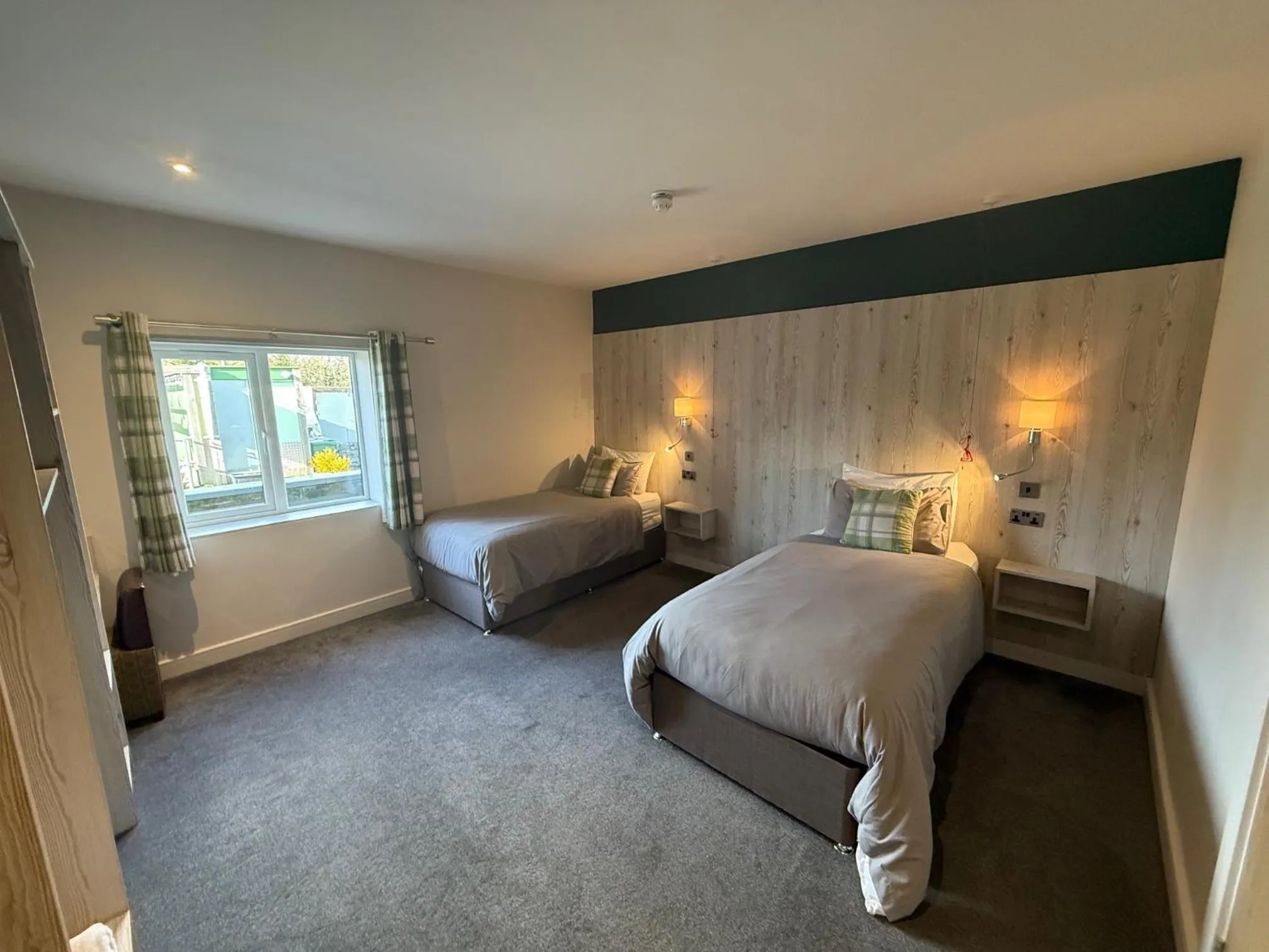 Photo of the whole room, Bed in The White Horse