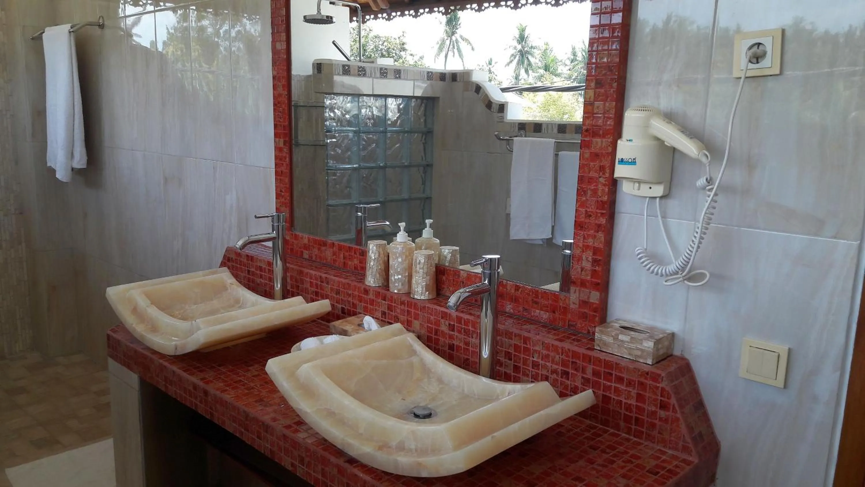Bathroom in Villa Jakaranda and Villa Marakuya