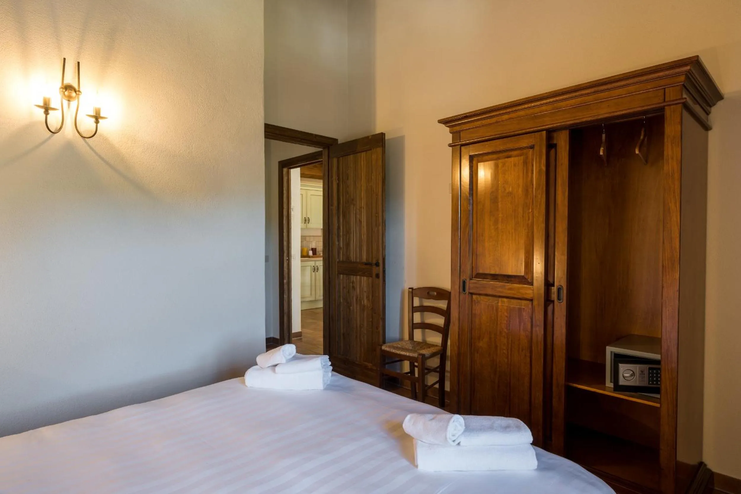 Bed in Borgotufi Albergo Diffuso