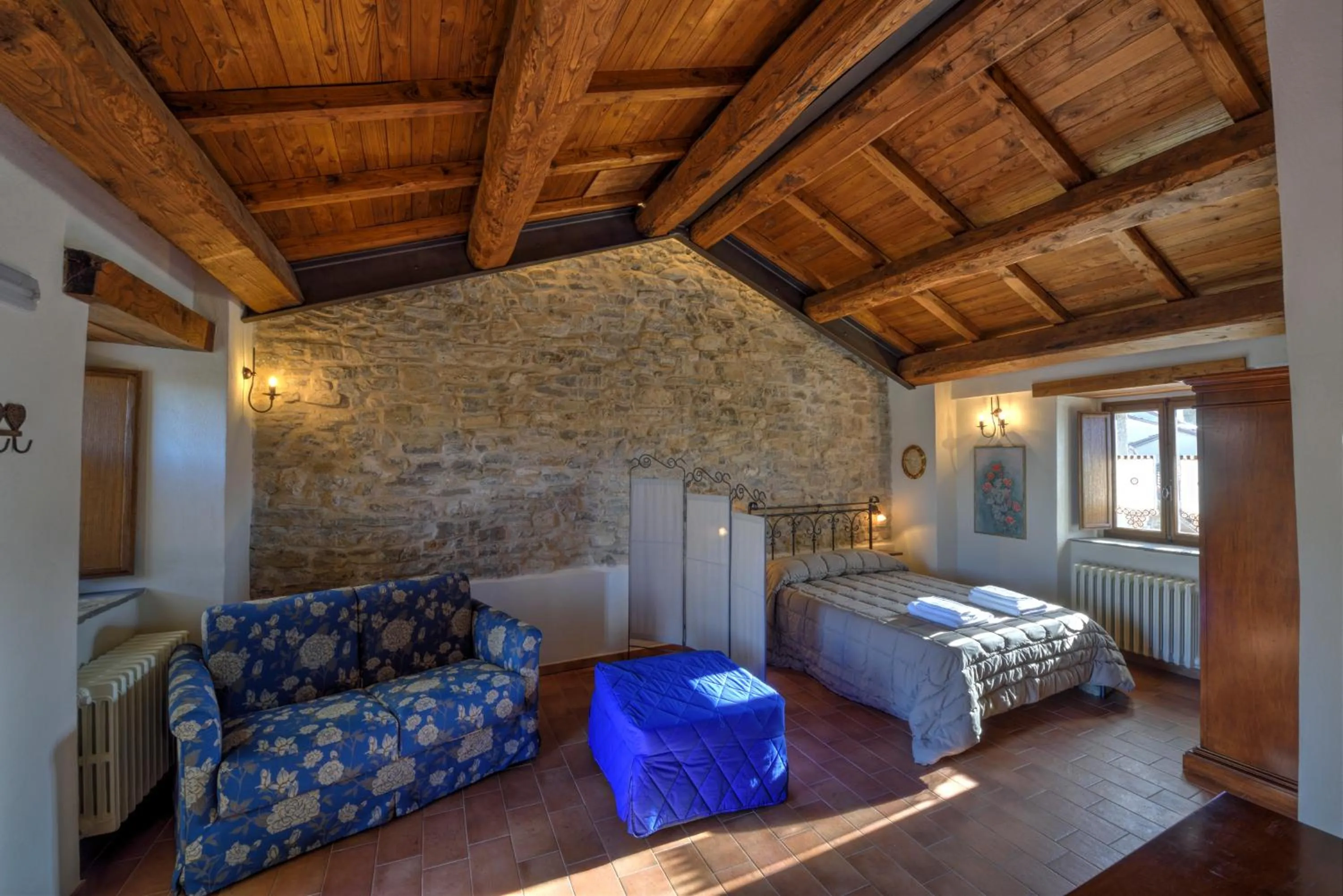 Photo of the whole room, Bed in Borgotufi Albergo Diffuso