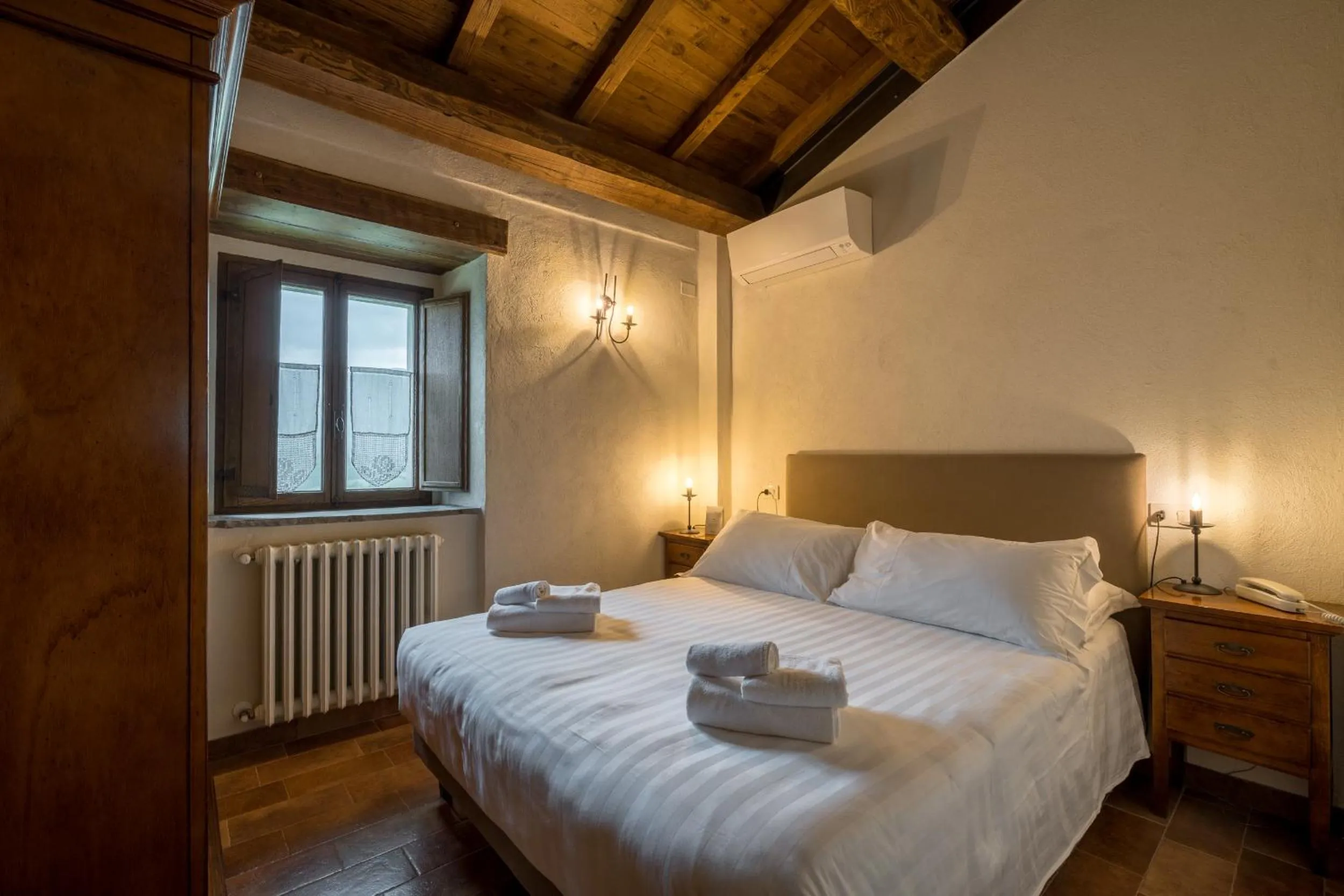 Photo of the whole room, Bed in Borgotufi Albergo Diffuso
