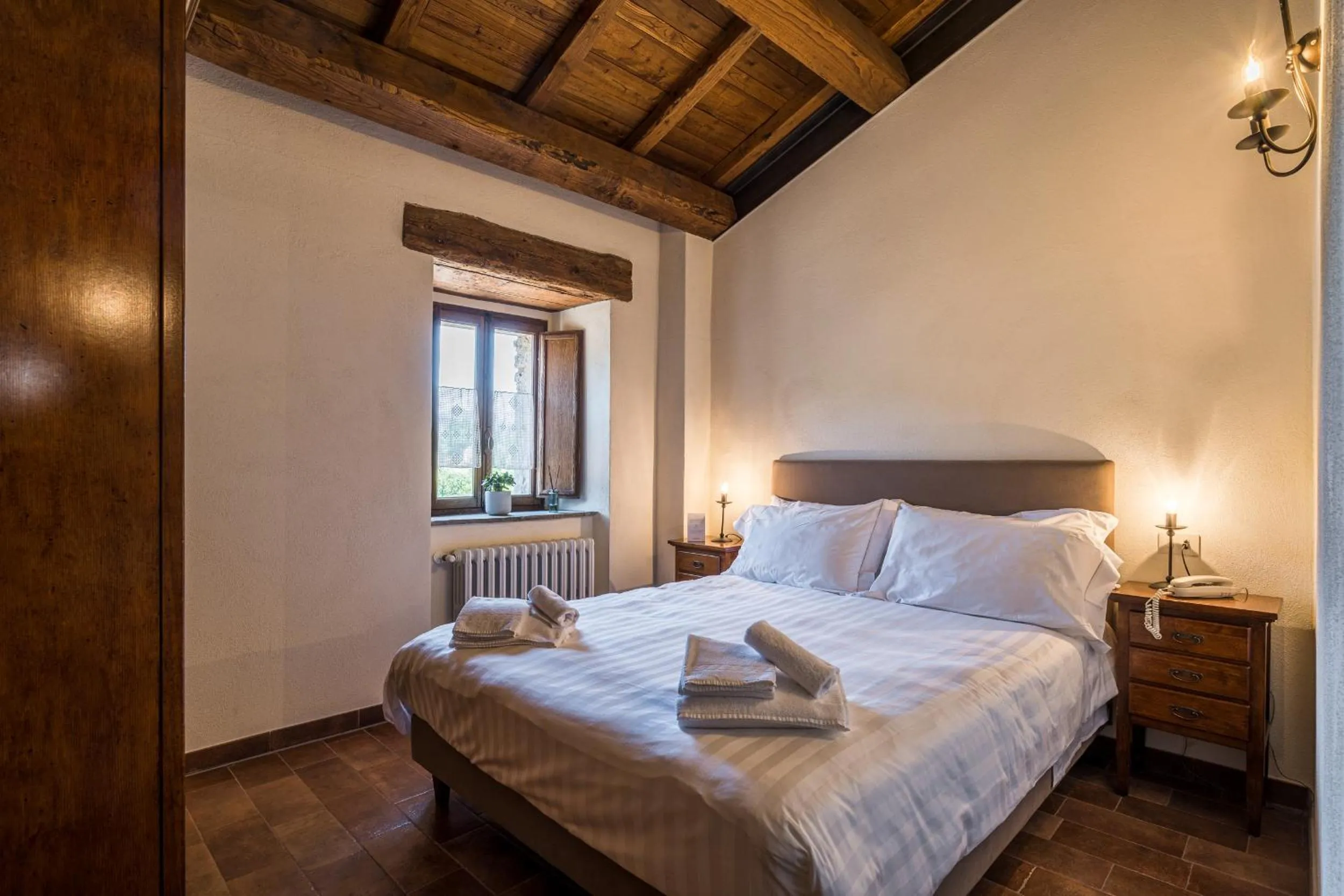 Bed in Borgotufi Albergo Diffuso