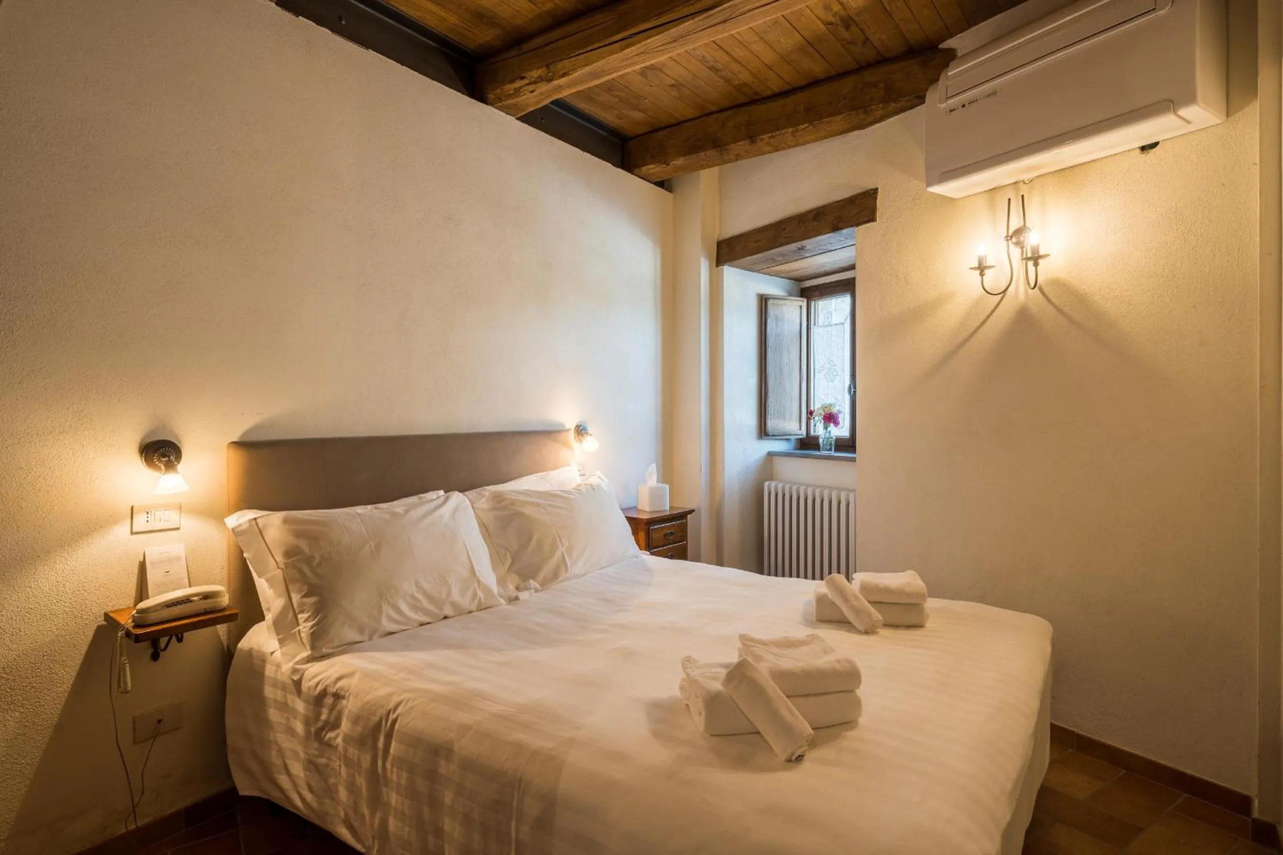 Bed in Borgotufi Albergo Diffuso