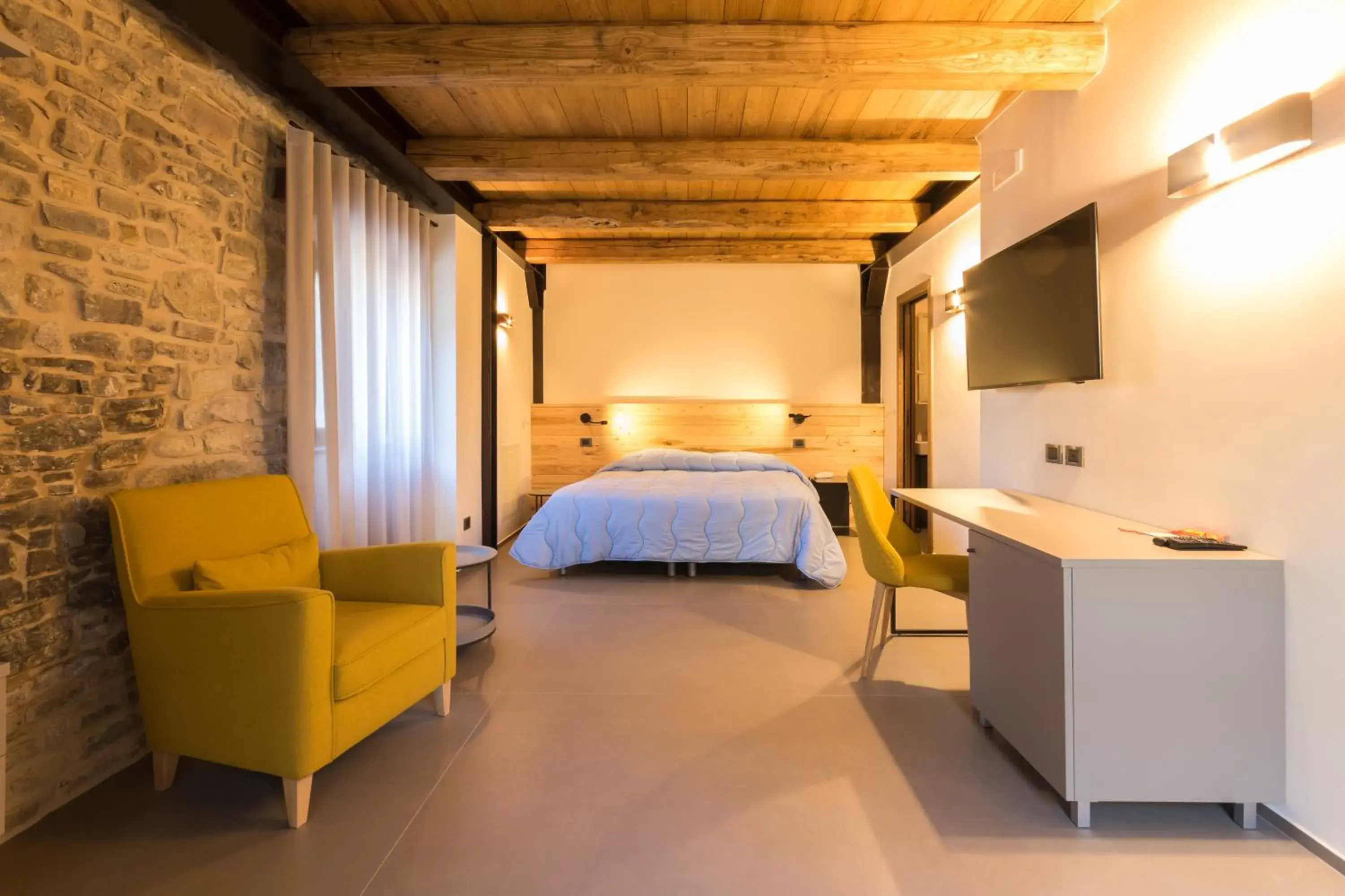 Executive Double Room in Borgotufi Albergo Diffuso Executive Double Room in Borgotufi Albergo Diffuso
