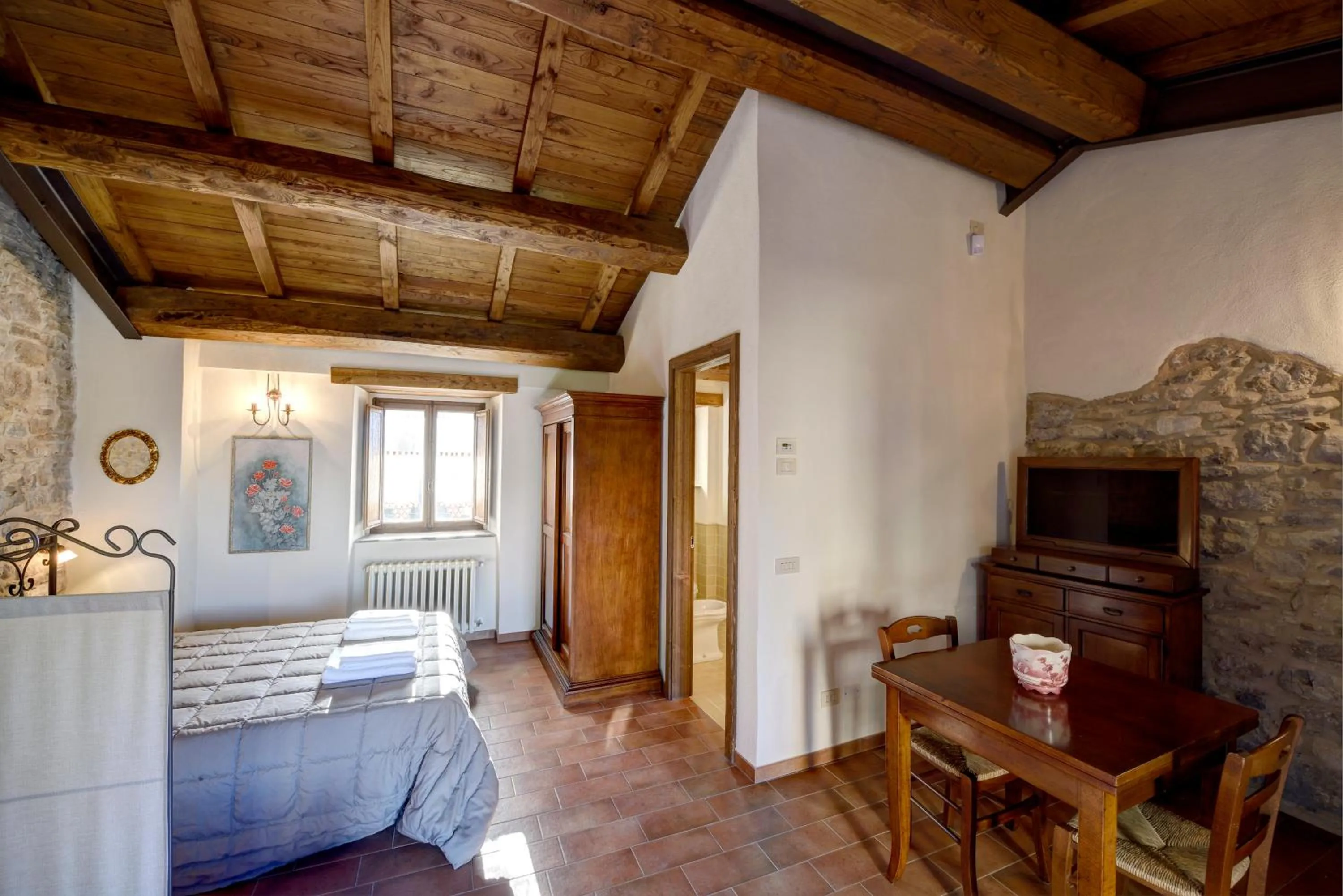 Photo of the whole room, Bed in Borgotufi Albergo Diffuso