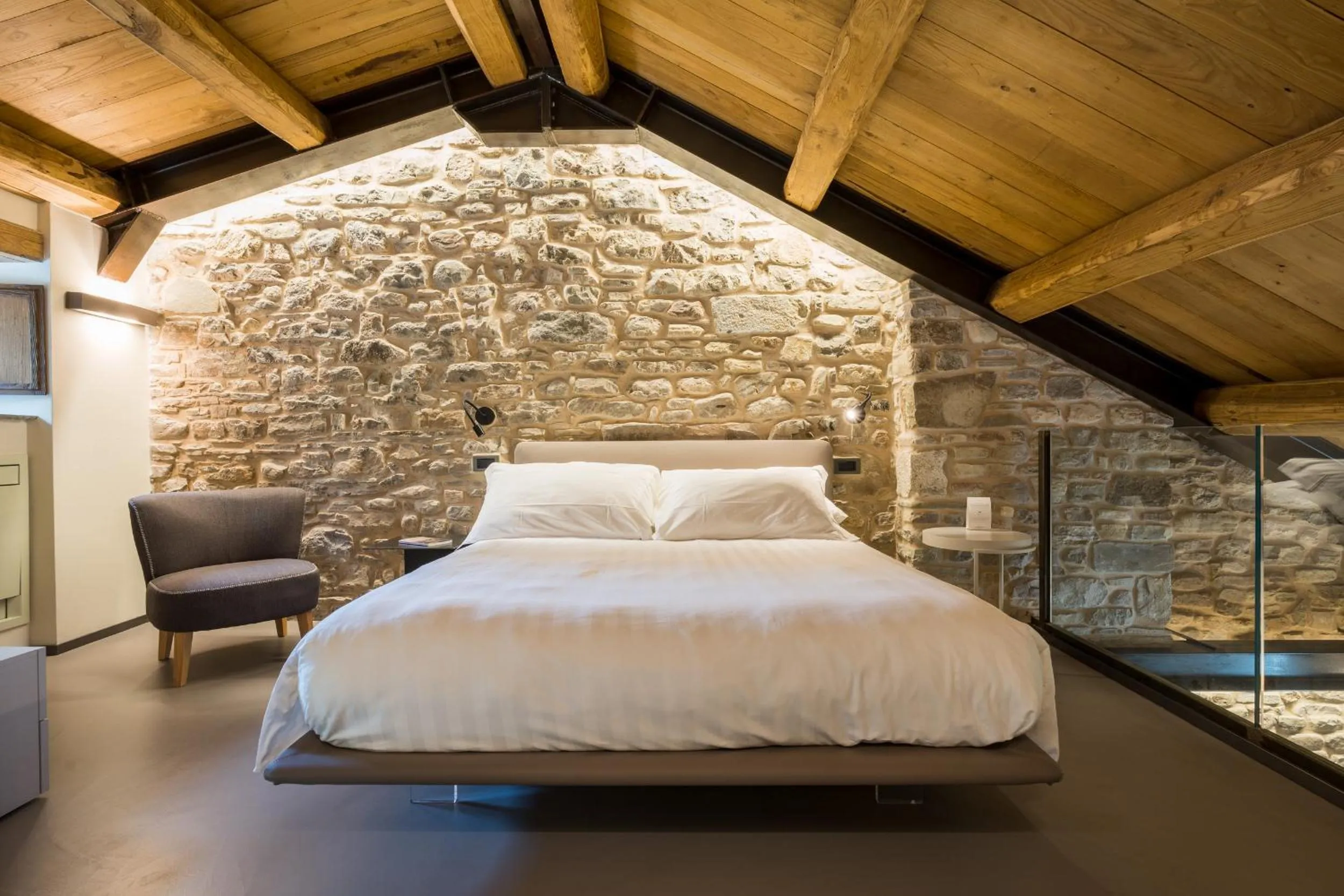 Bed in Borgotufi Albergo Diffuso