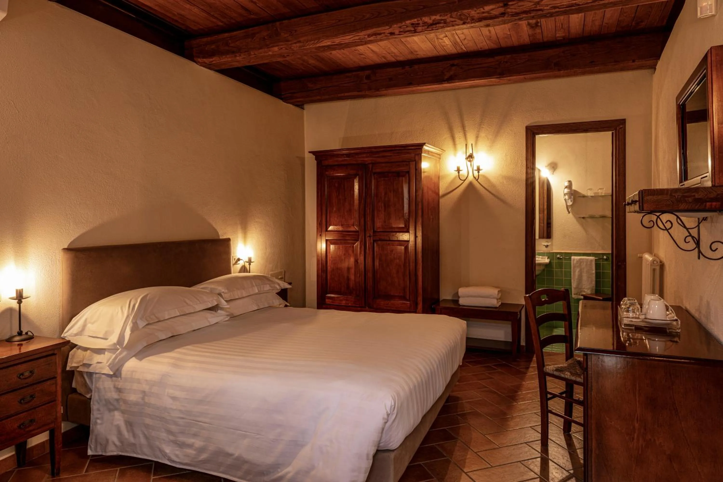 Photo of the whole room, Bed in Borgotufi Albergo Diffuso
