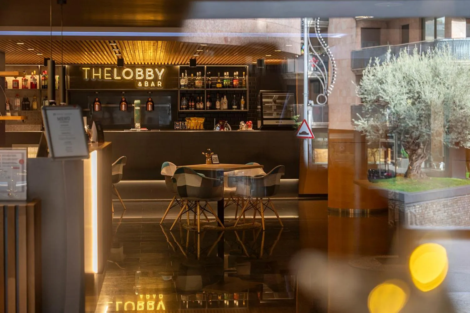 Lounge or bar in Hesperia Andorra