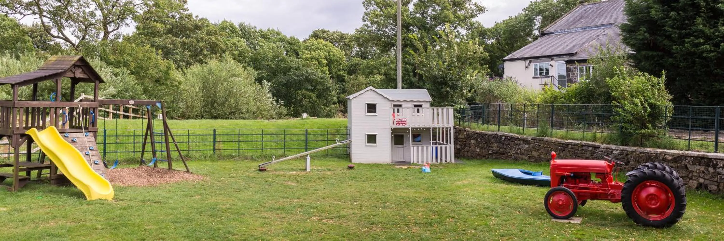 Property building in Oakerthorpe Holiday Village