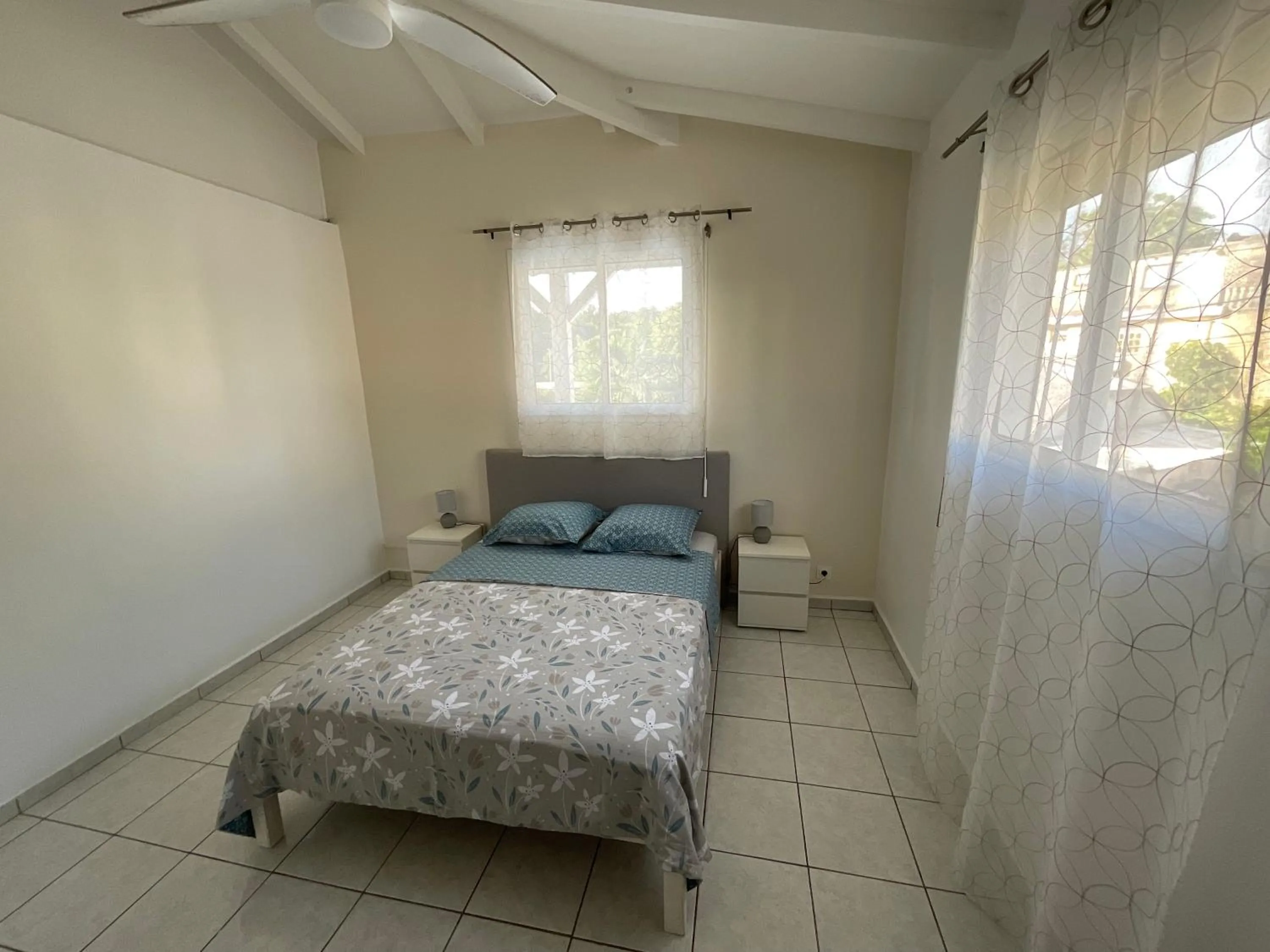 Bed in Location Les Flamboyants