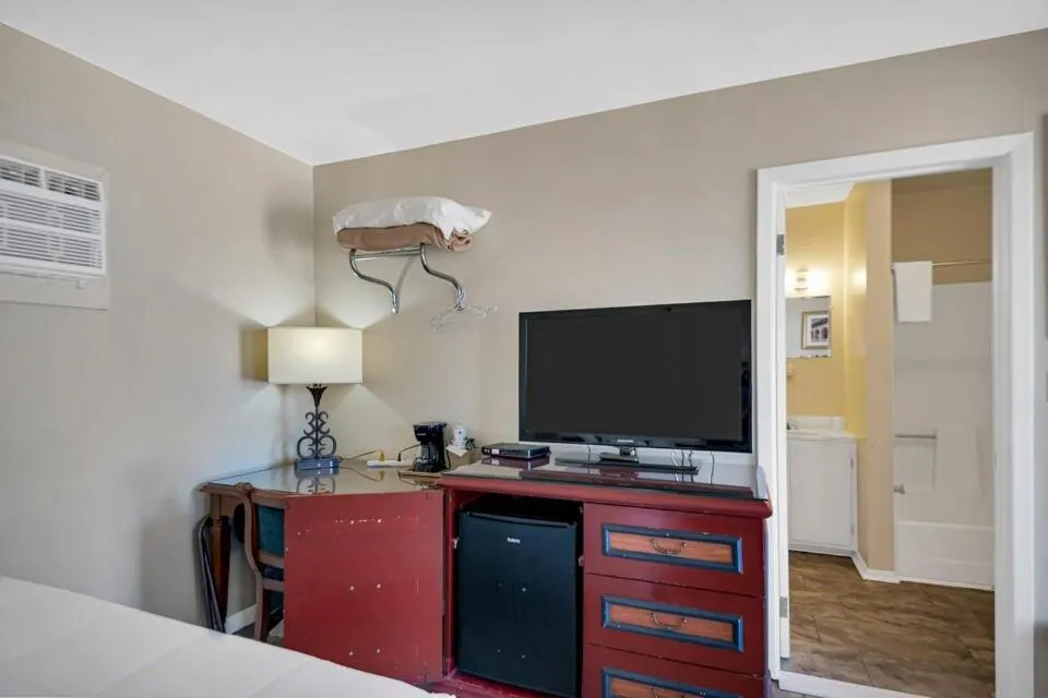 Badlands Hotel & Campground