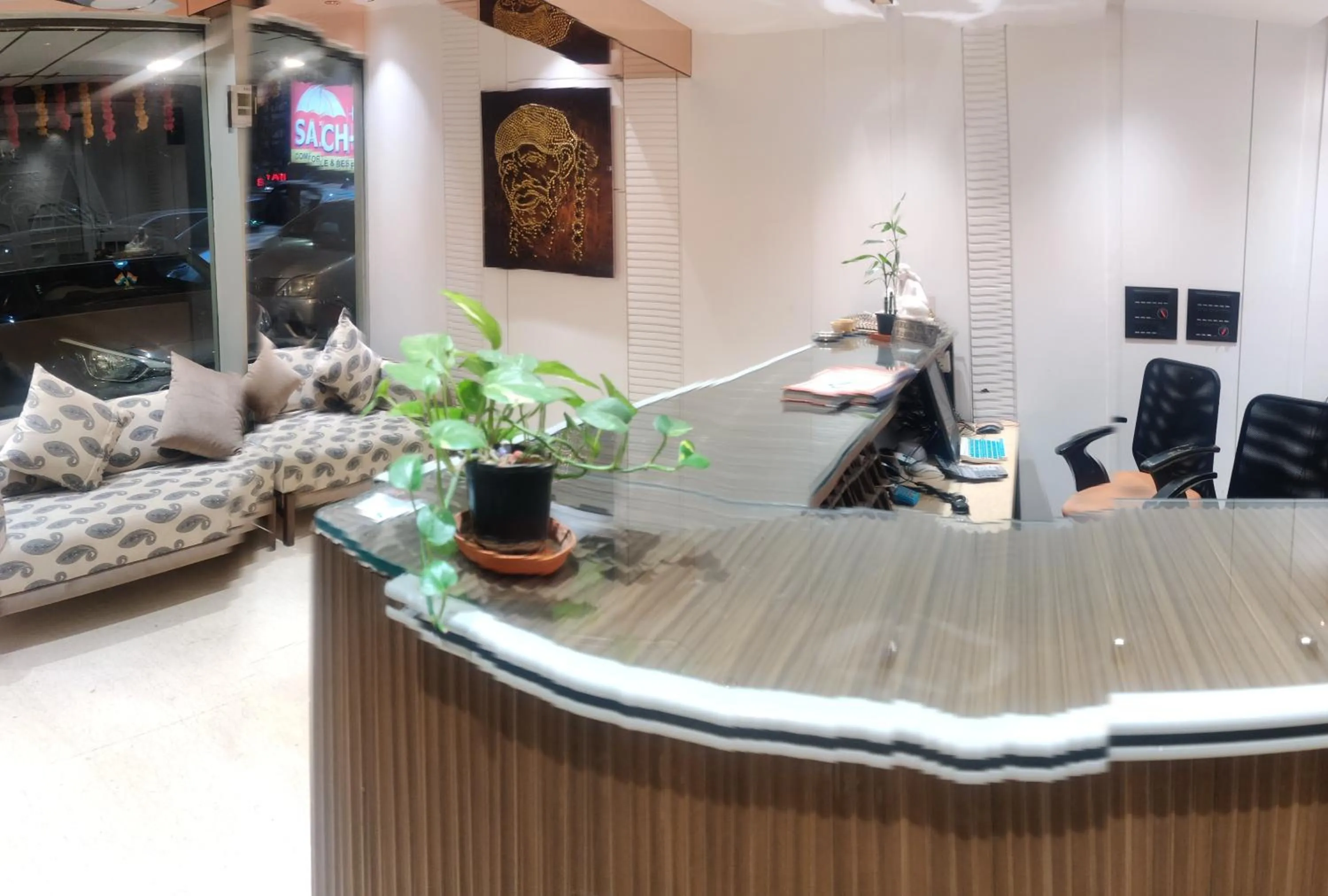 Text overlay in Hotel Anand Palace