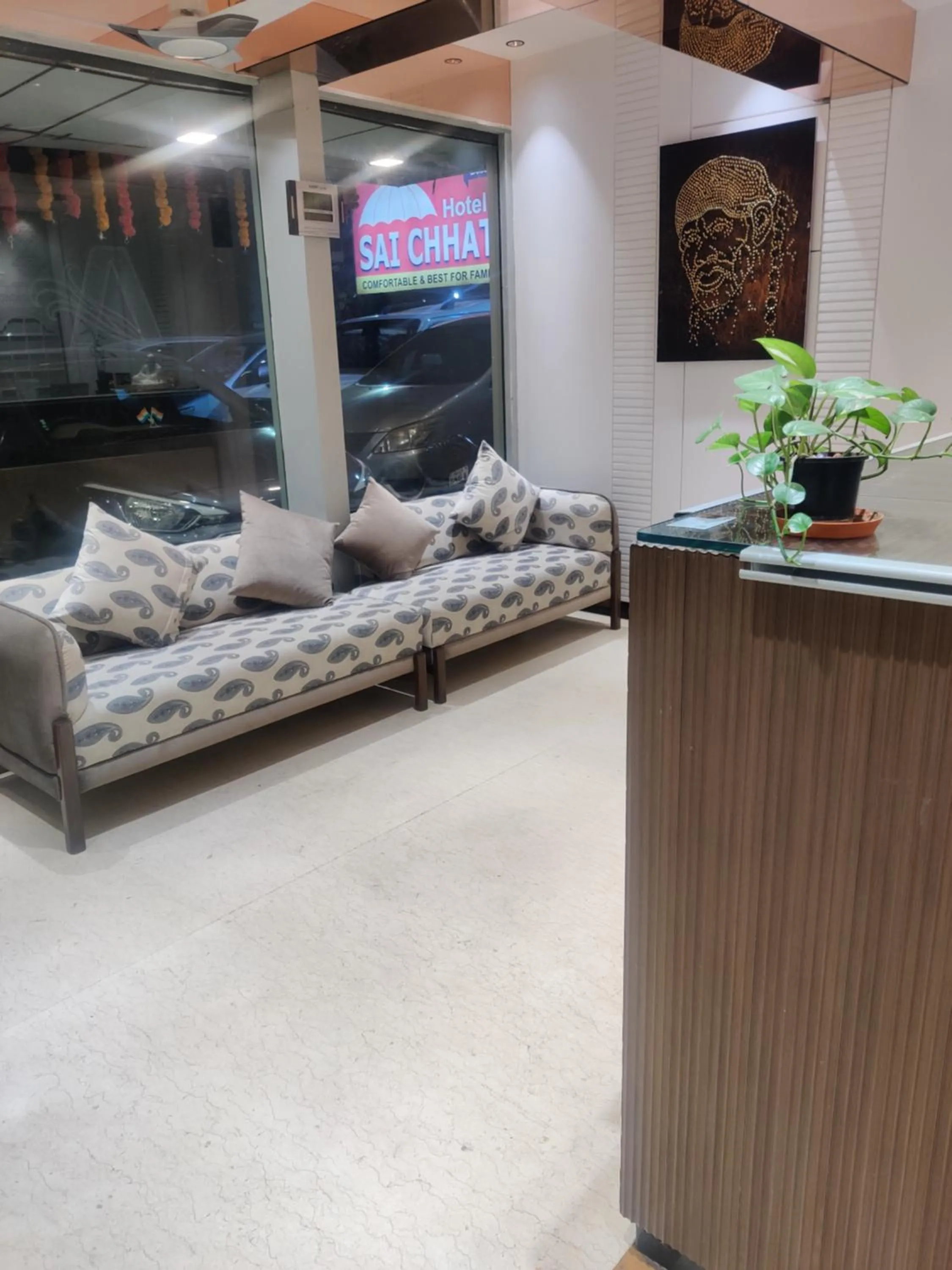 Text overlay in Hotel Anand Palace