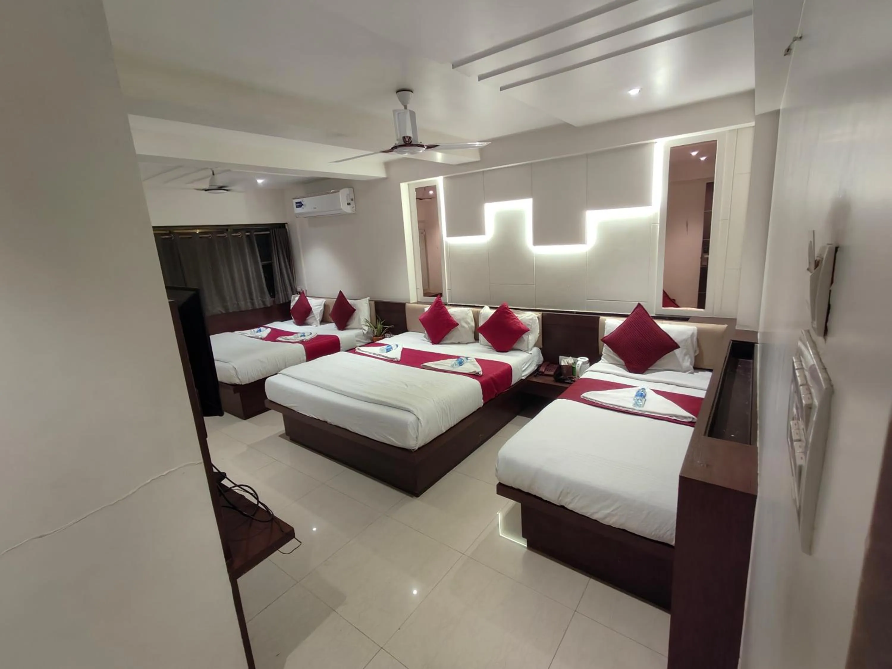 Bed in Hotel Anand Palace