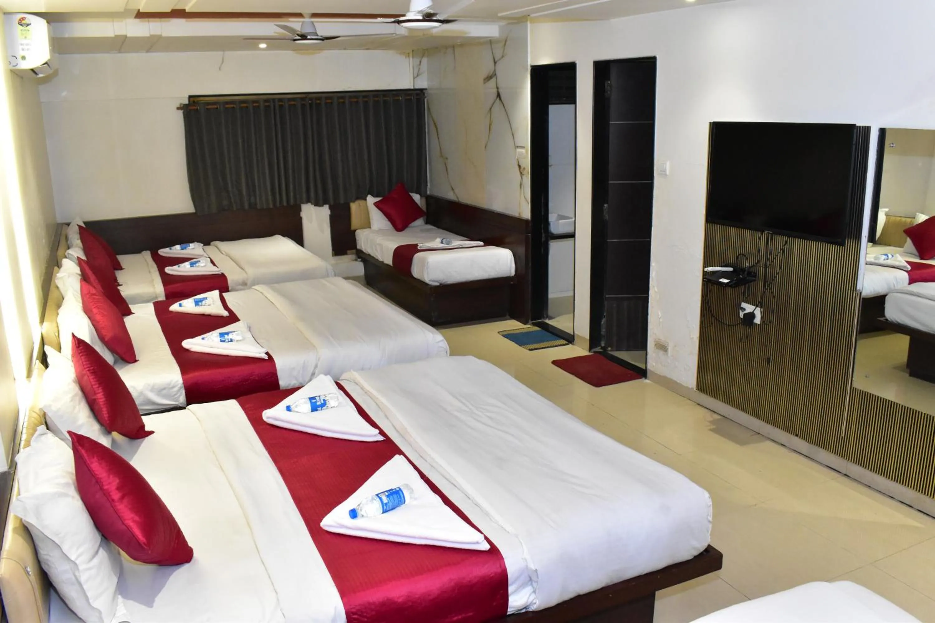 Bathroom, Bed in Hotel Anand Palace