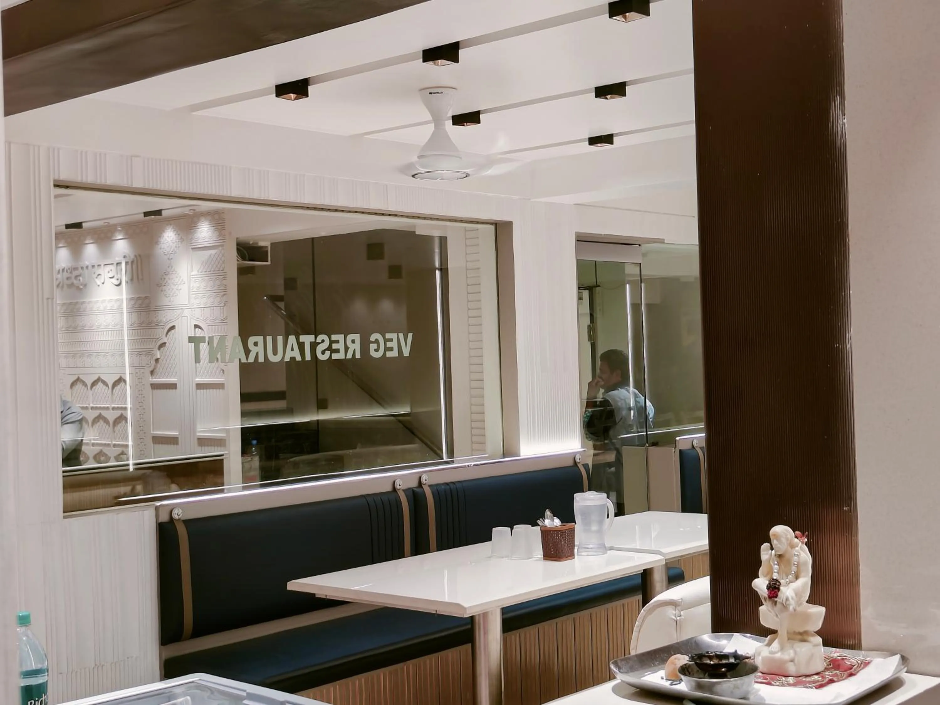 Restaurant/places to eat in Hotel Anand Palace