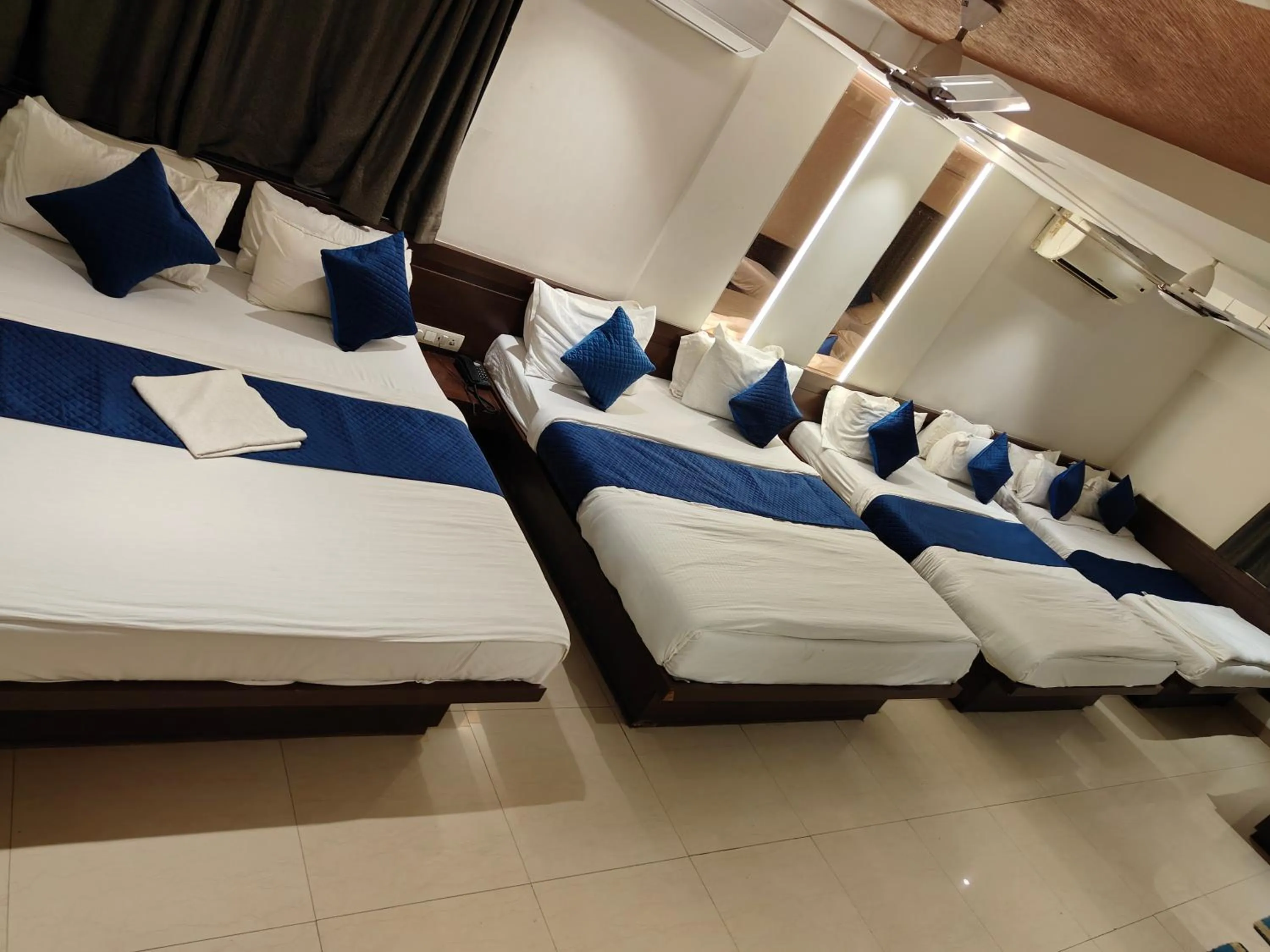 Bed in Hotel Anand Palace