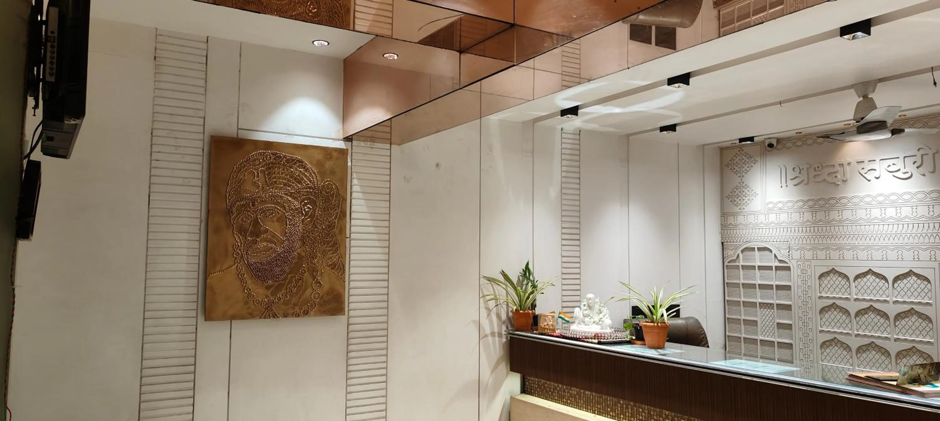 Text overlay in Hotel Anand Palace