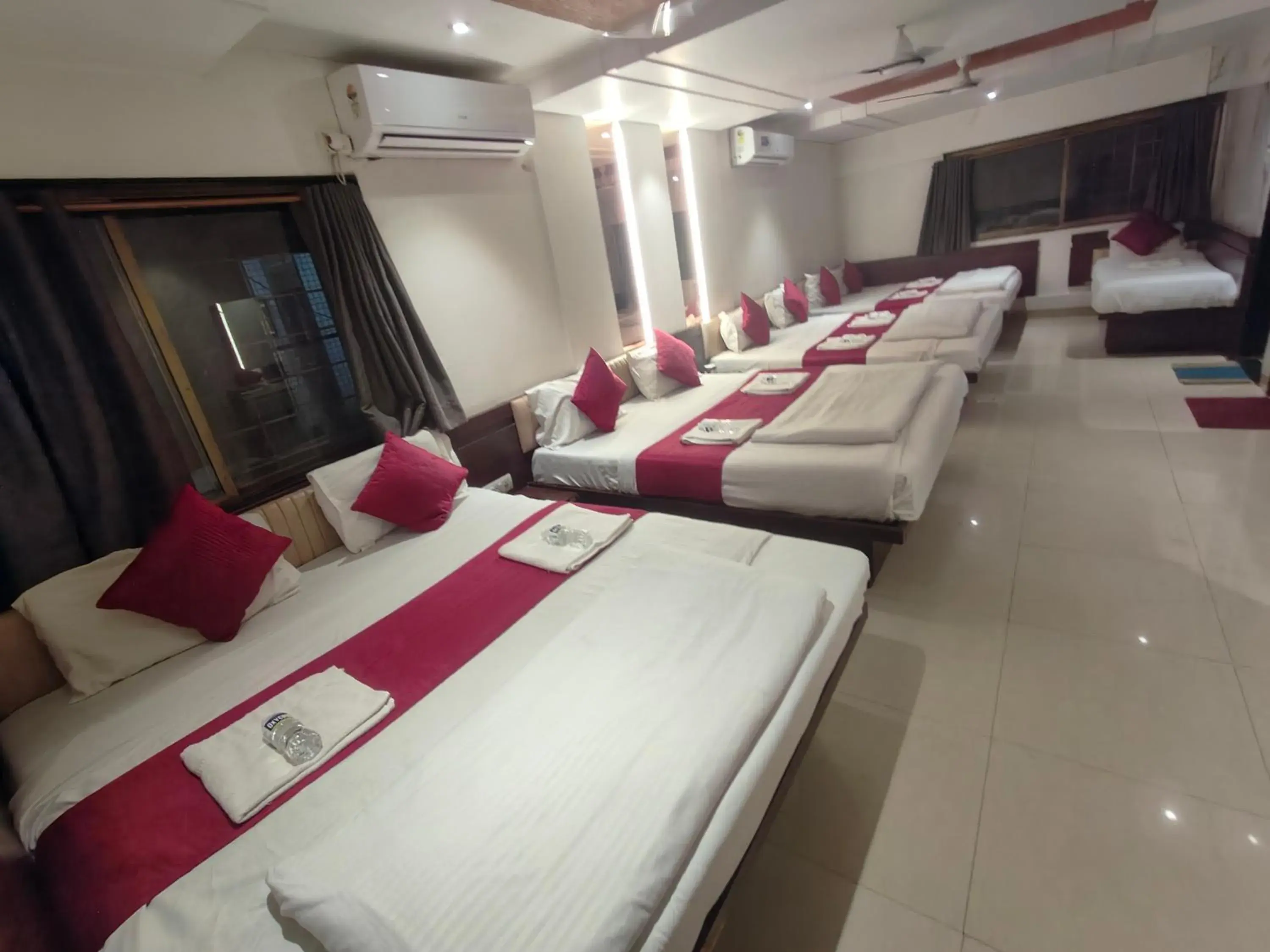 9 BED ROOM NON A/C & 2 BATHROOM in Hotel Anand Palace 9 BED ROOM NON A/C & 2 BATHROOM in Hotel Anand Palace