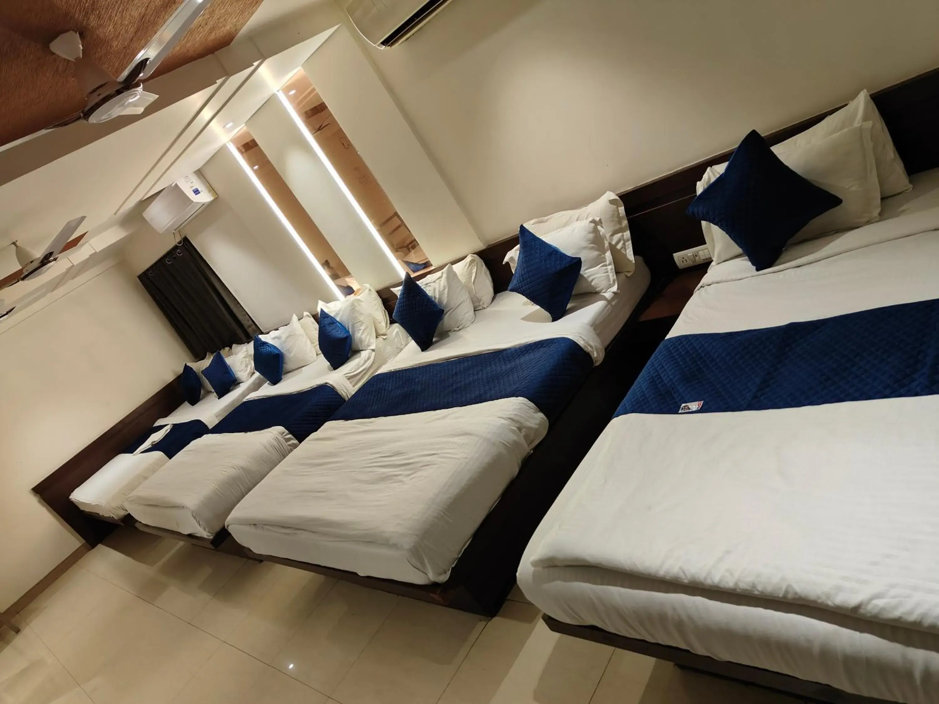 Family Room with Bath in Hotel Anand Palace Family Room with Bath in Hotel Anand Palace