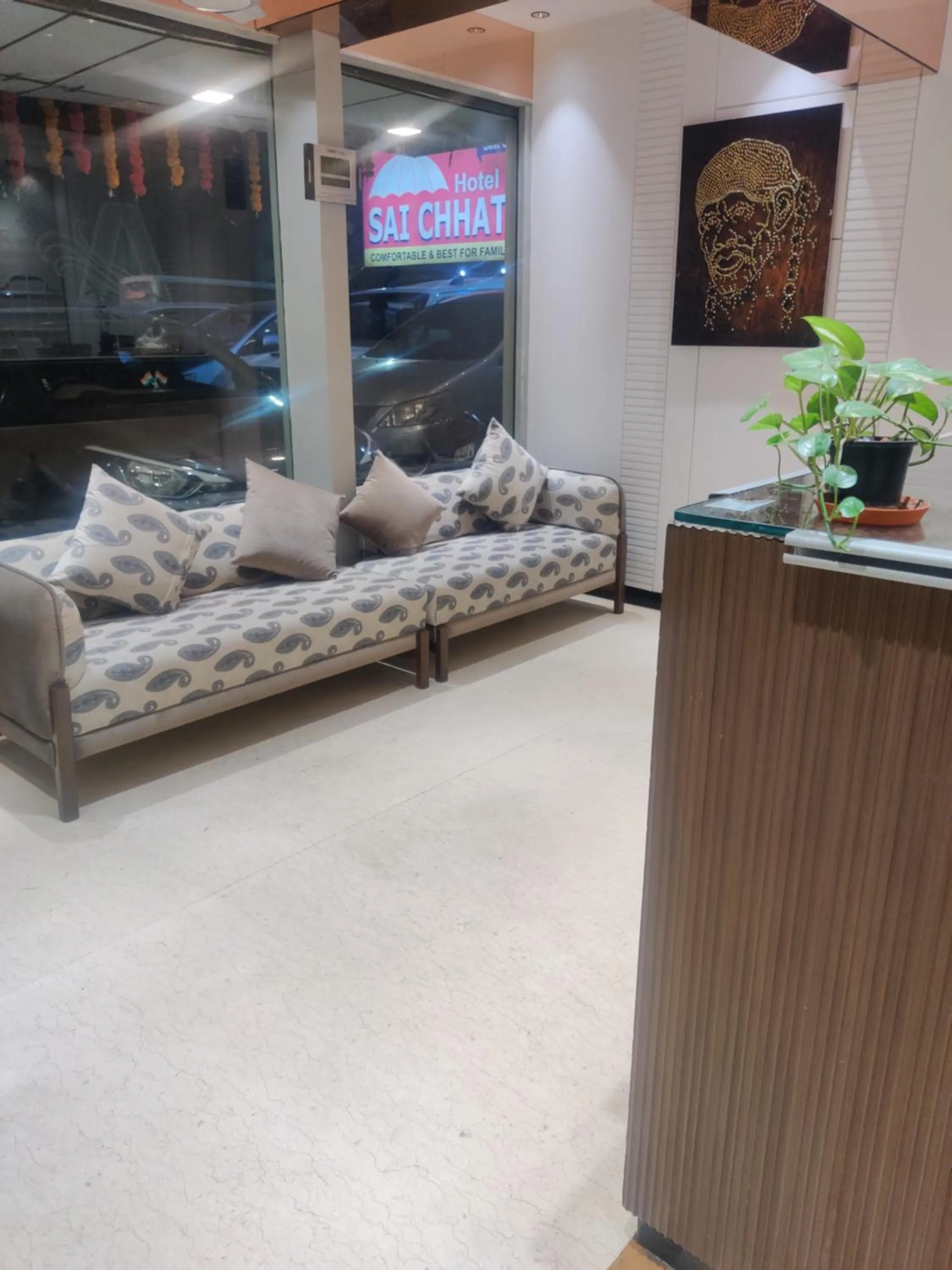 Text overlay in Hotel Anand Palace