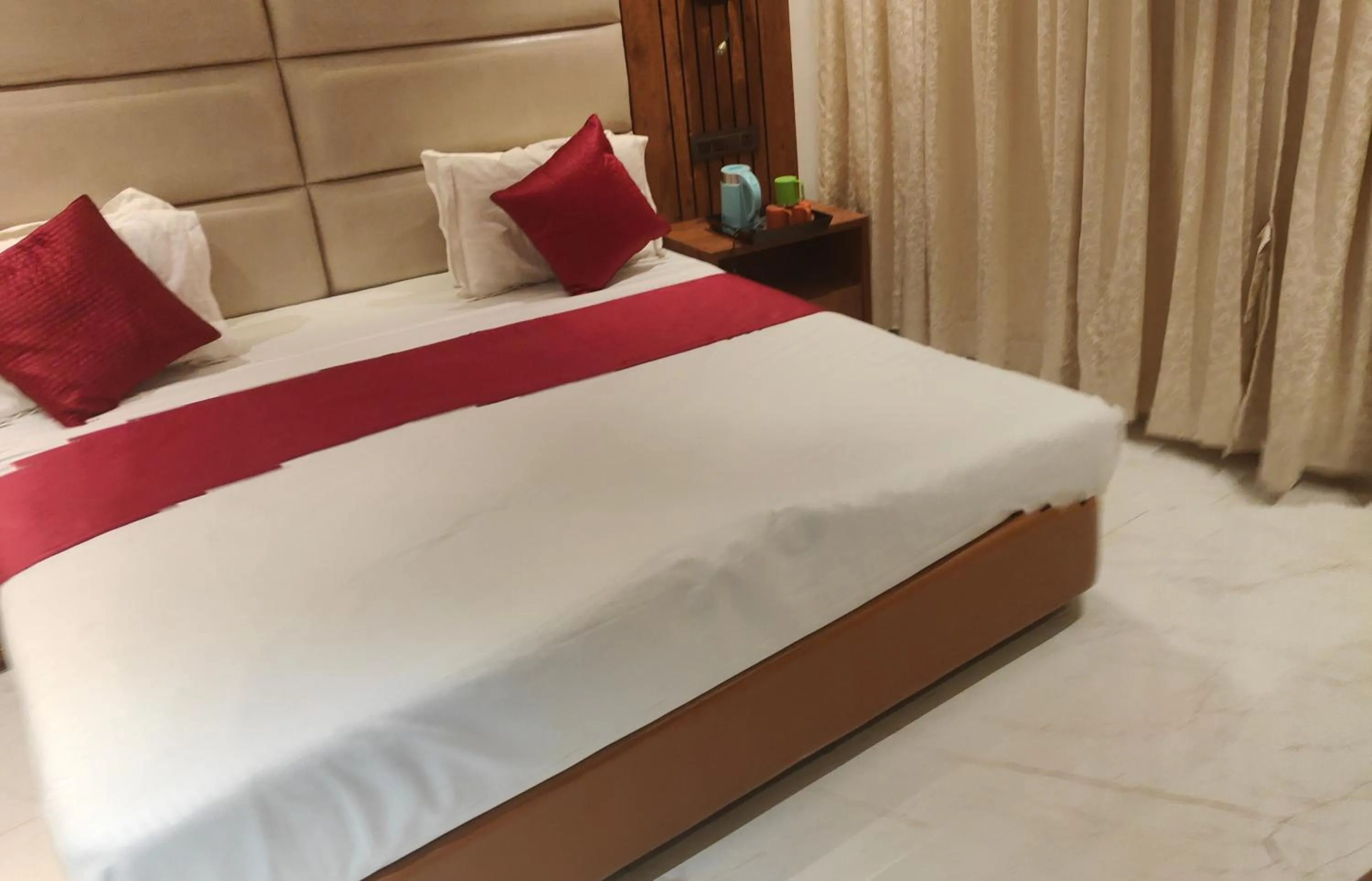 Shower, Bed in Hotel Anand Palace