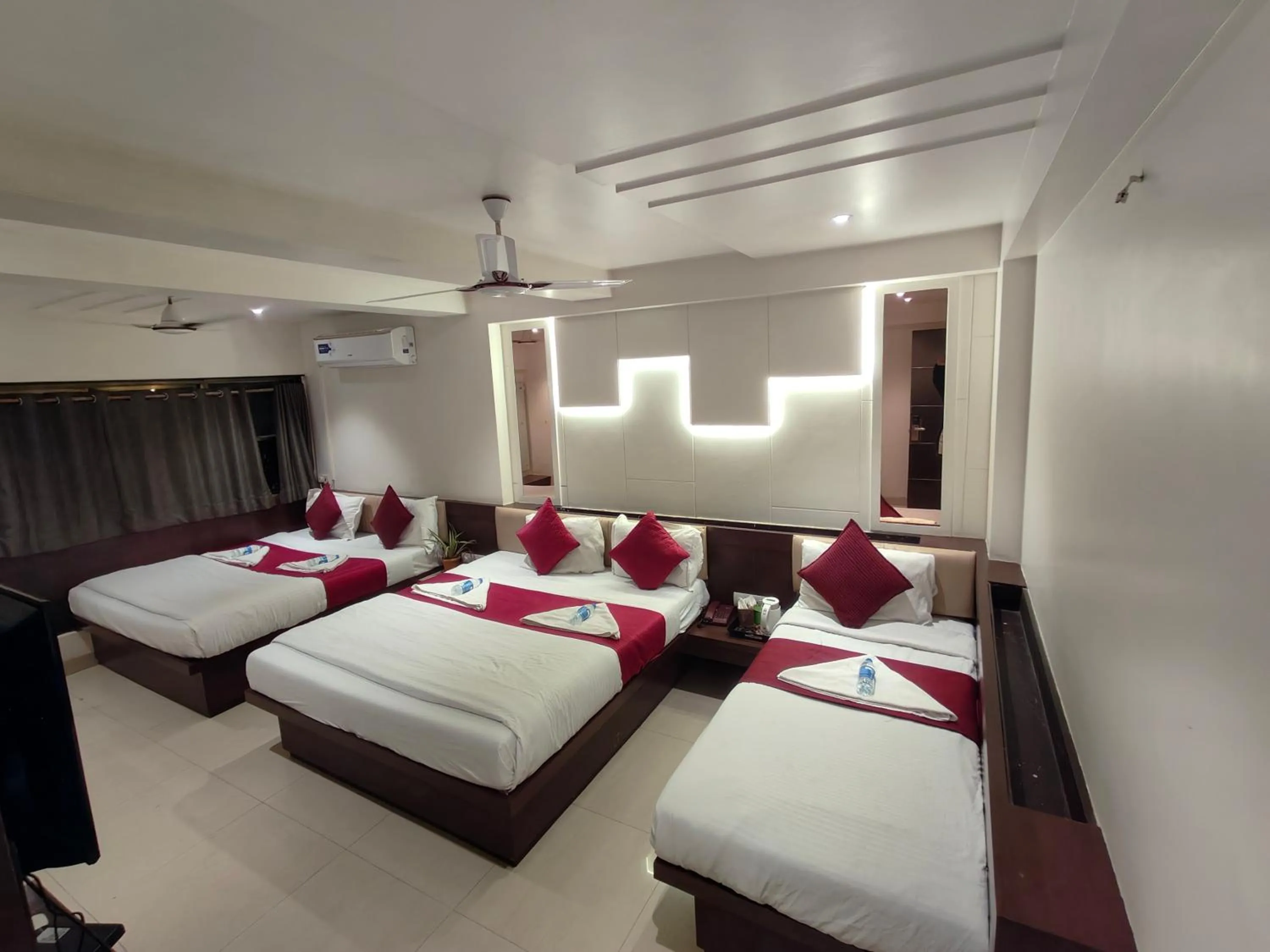 Bed in Hotel Anand Palace