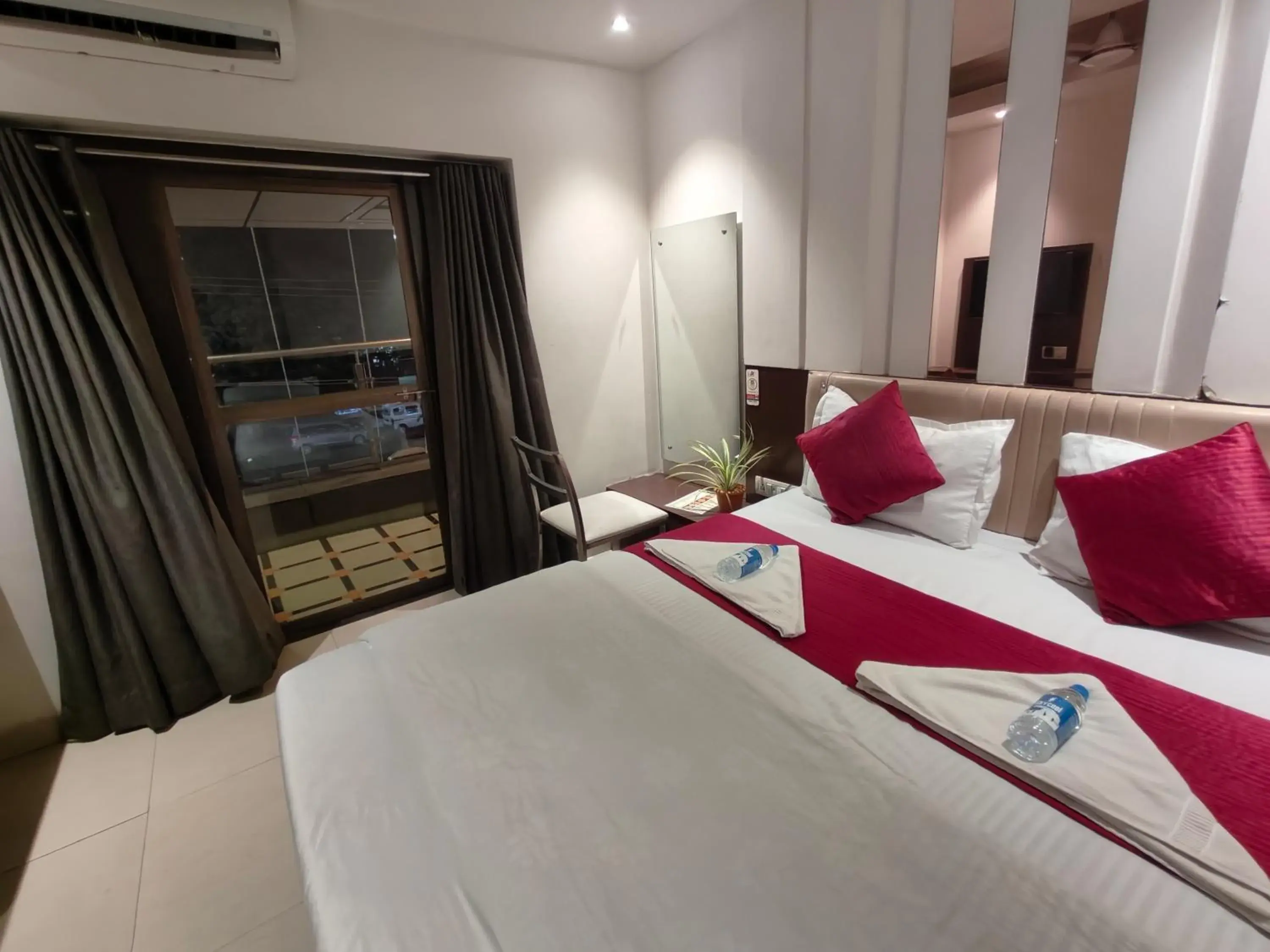 Double Bed Non AC Room in Hotel Anand Palace Double Bed Non AC Room in Hotel Anand Palace