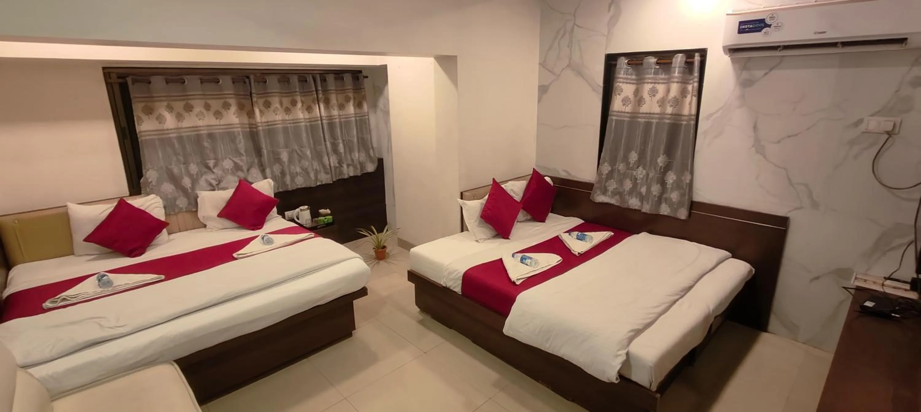 Bed in Hotel Anand Palace