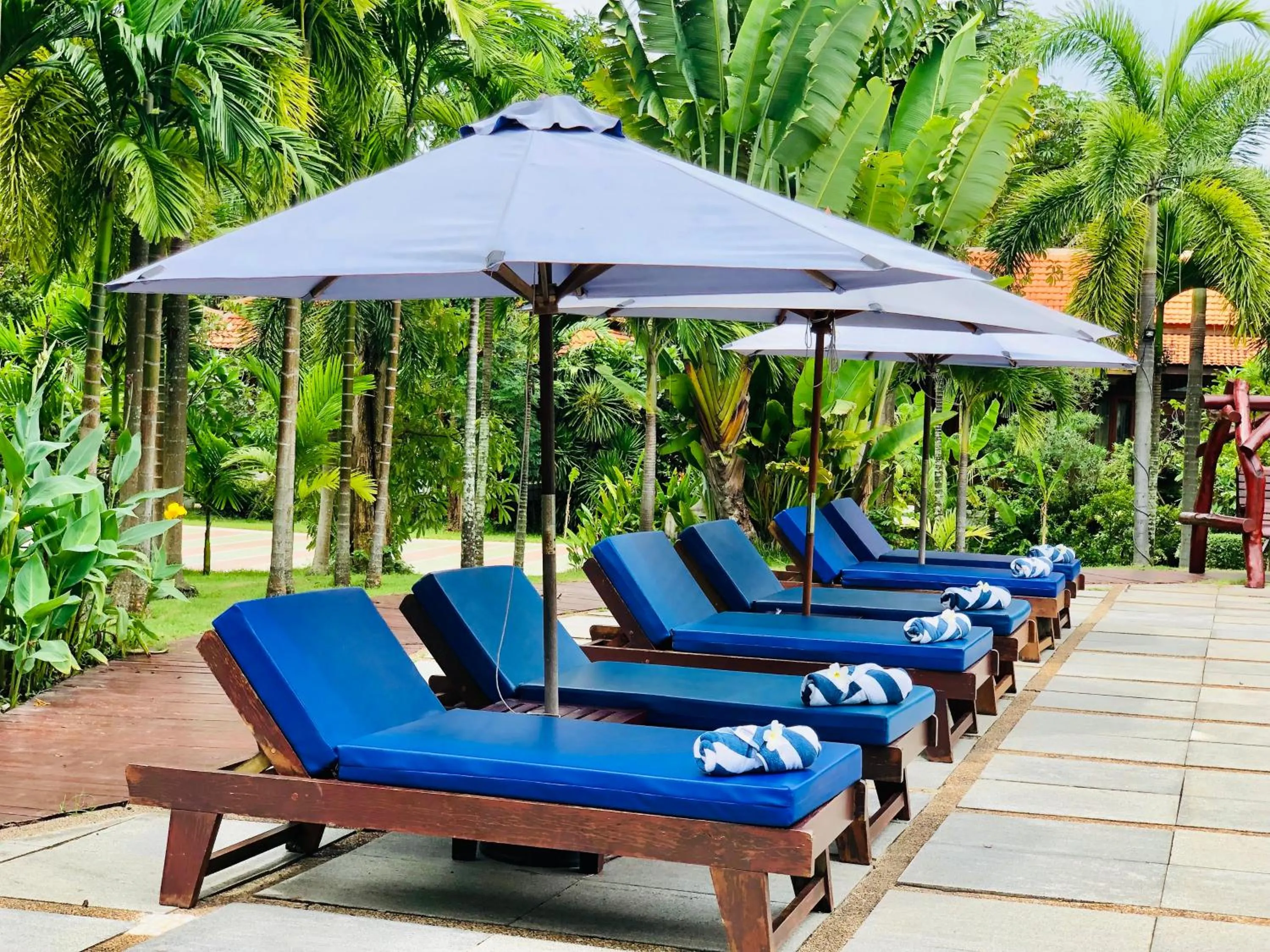 Swimming pool in Try Palace Resort Kep