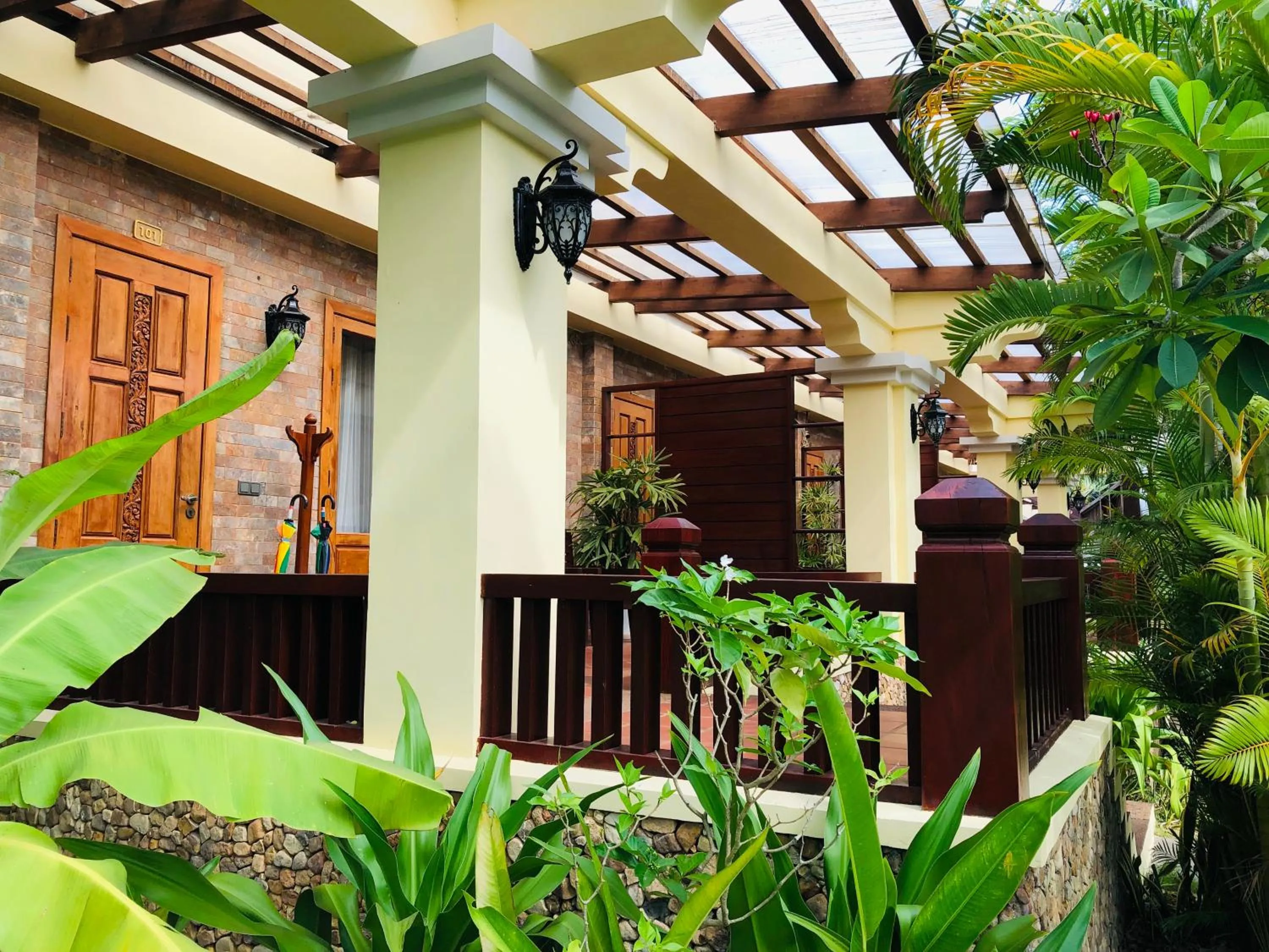 Garden in Try Palace Resort Kep