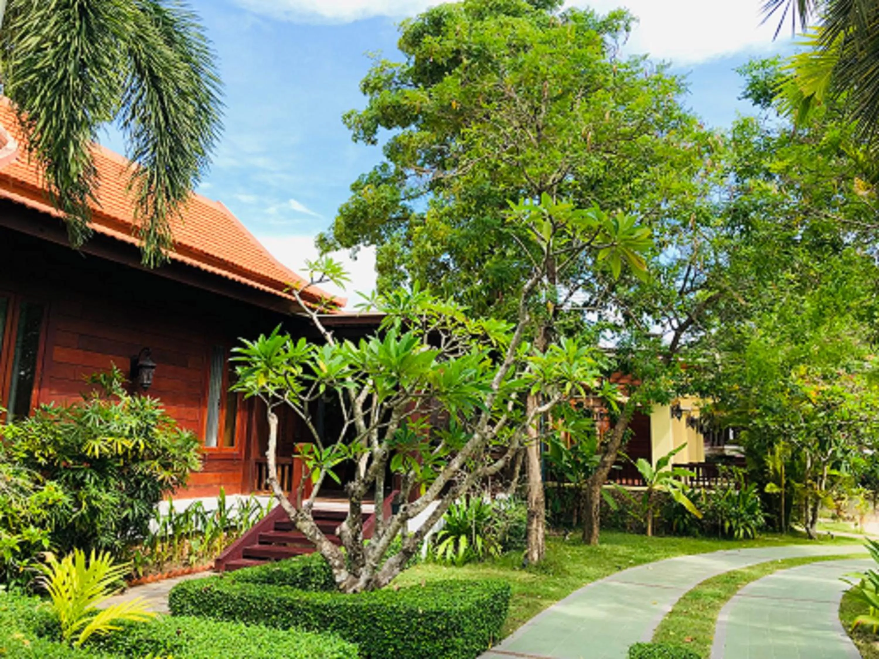 Garden in Try Palace Resort Kep