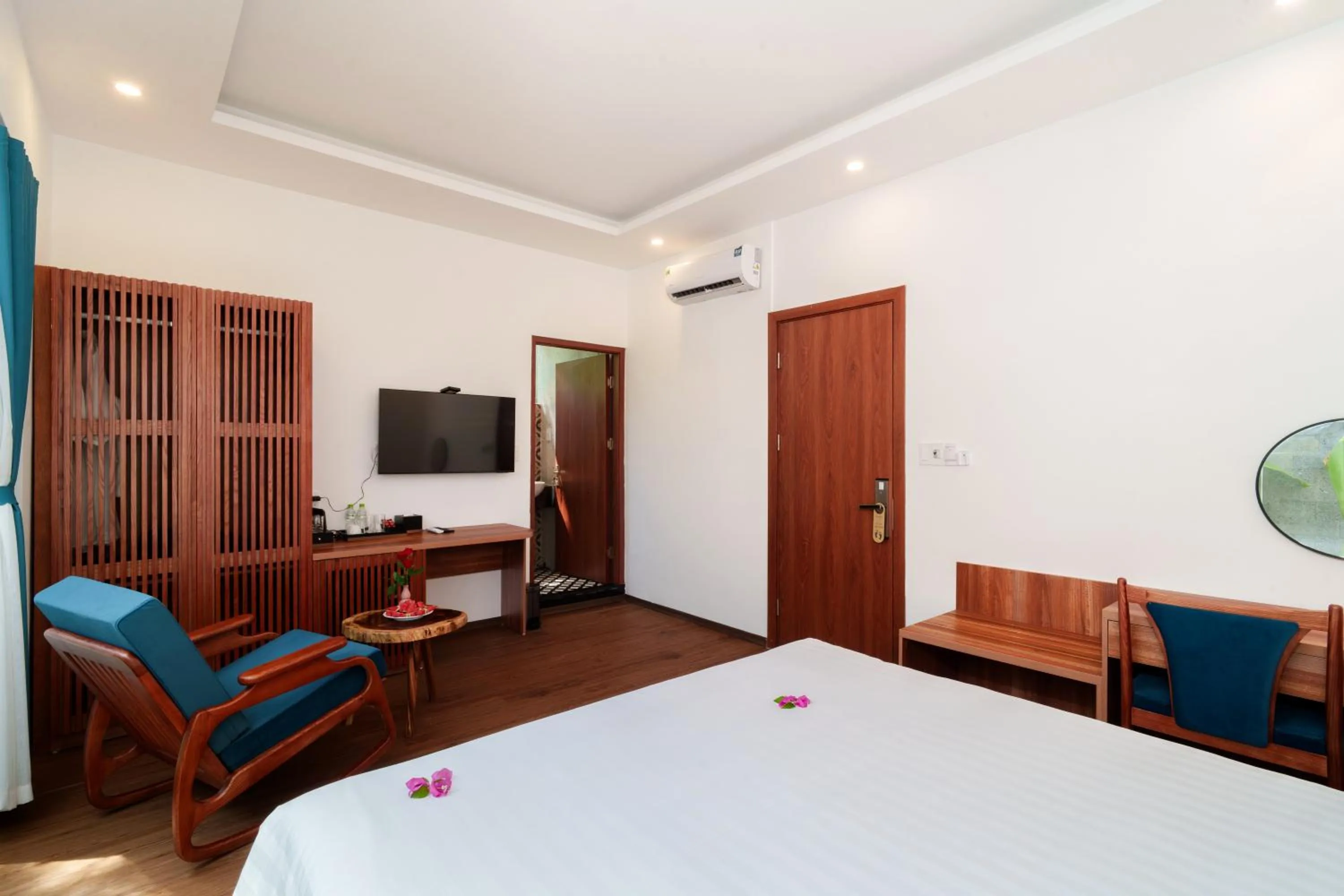 Bed in Serene Riverside Hotel Hoi An