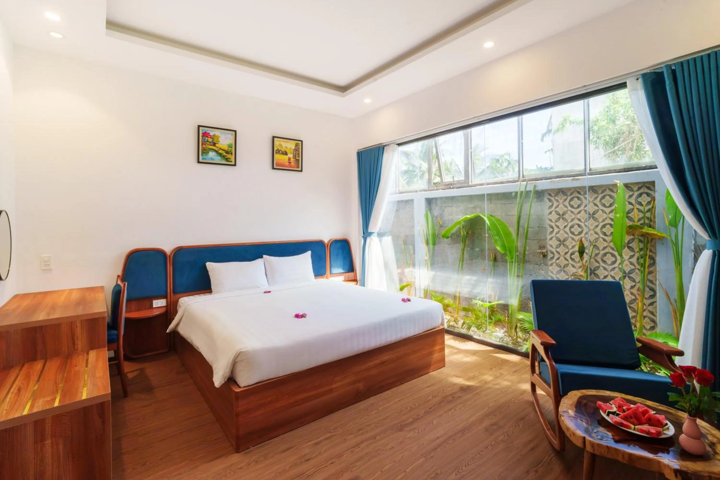 Bed in Serene Riverside Hotel Hoi An