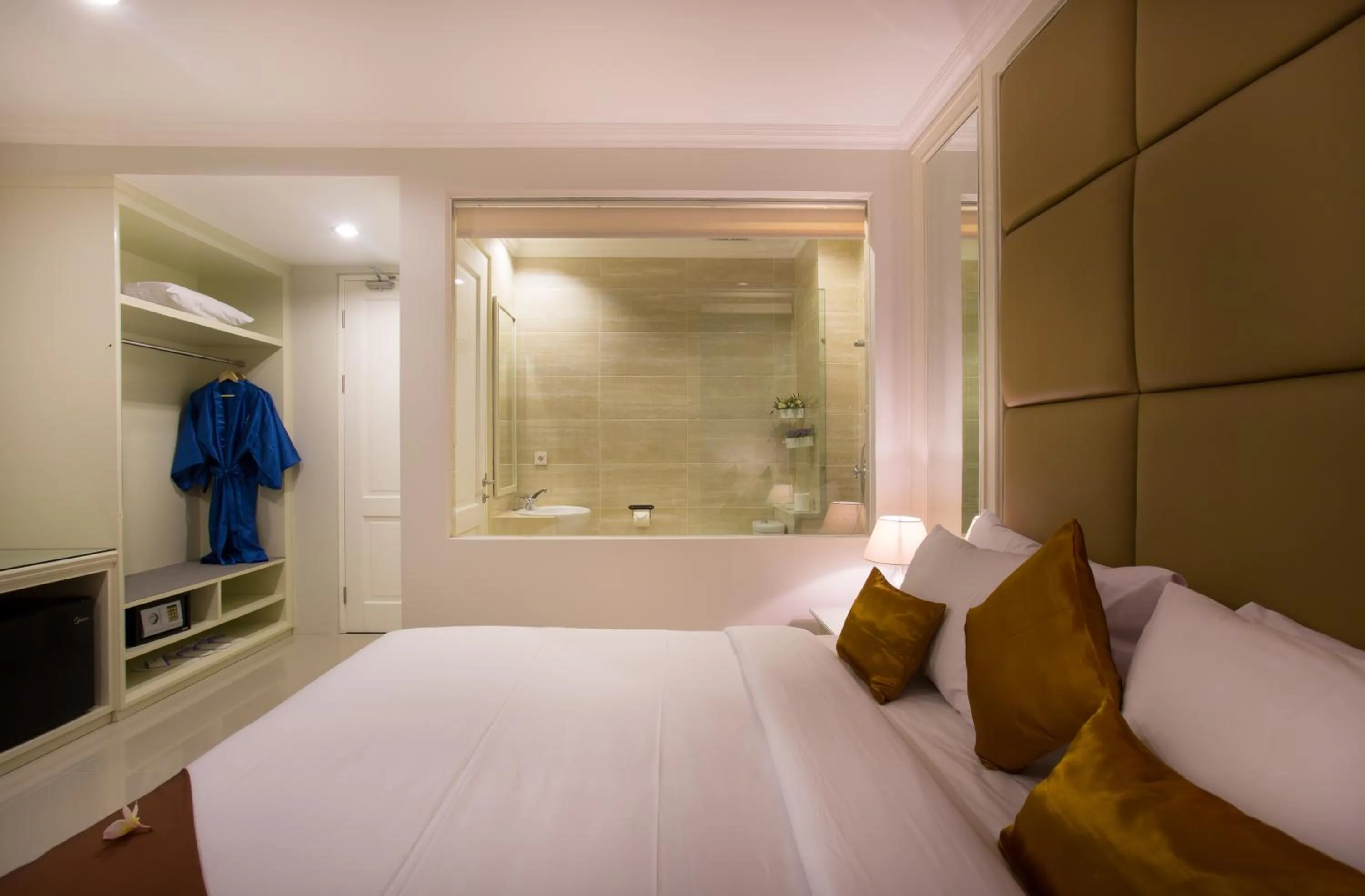 Bedroom, Bed in Amalfi Hotel Seminyak