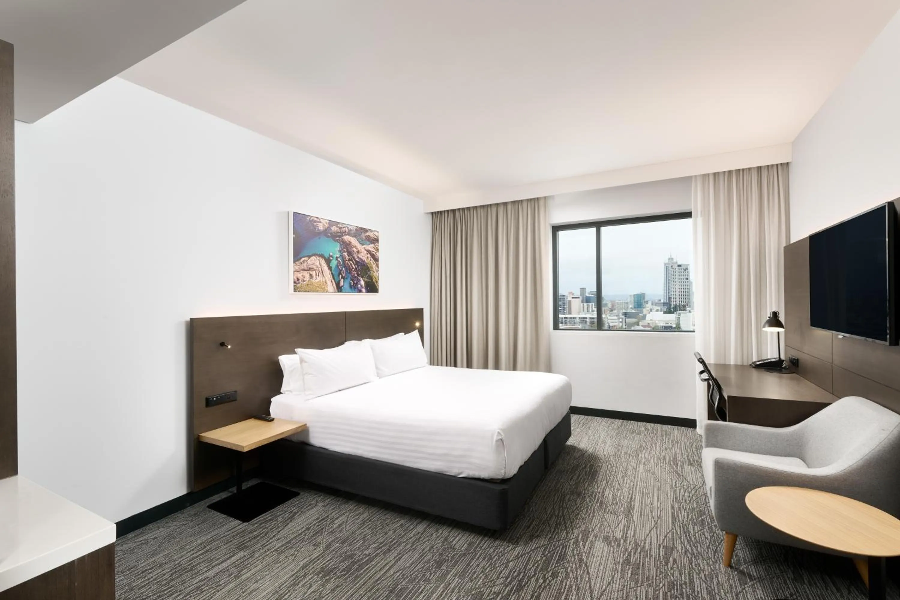 Photo of the whole room, Bed in Holiday Inn West Perth by IHG