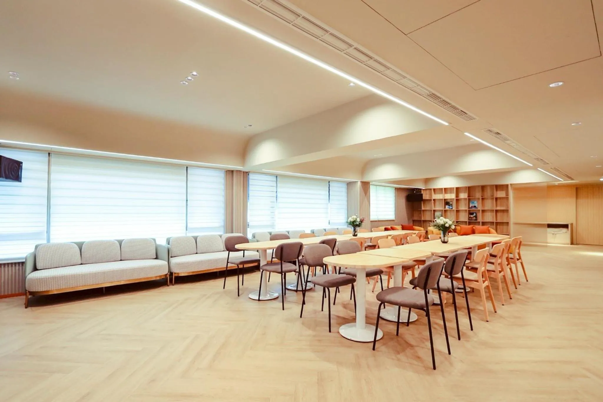 Restaurant/places to eat in Herkang Hotel