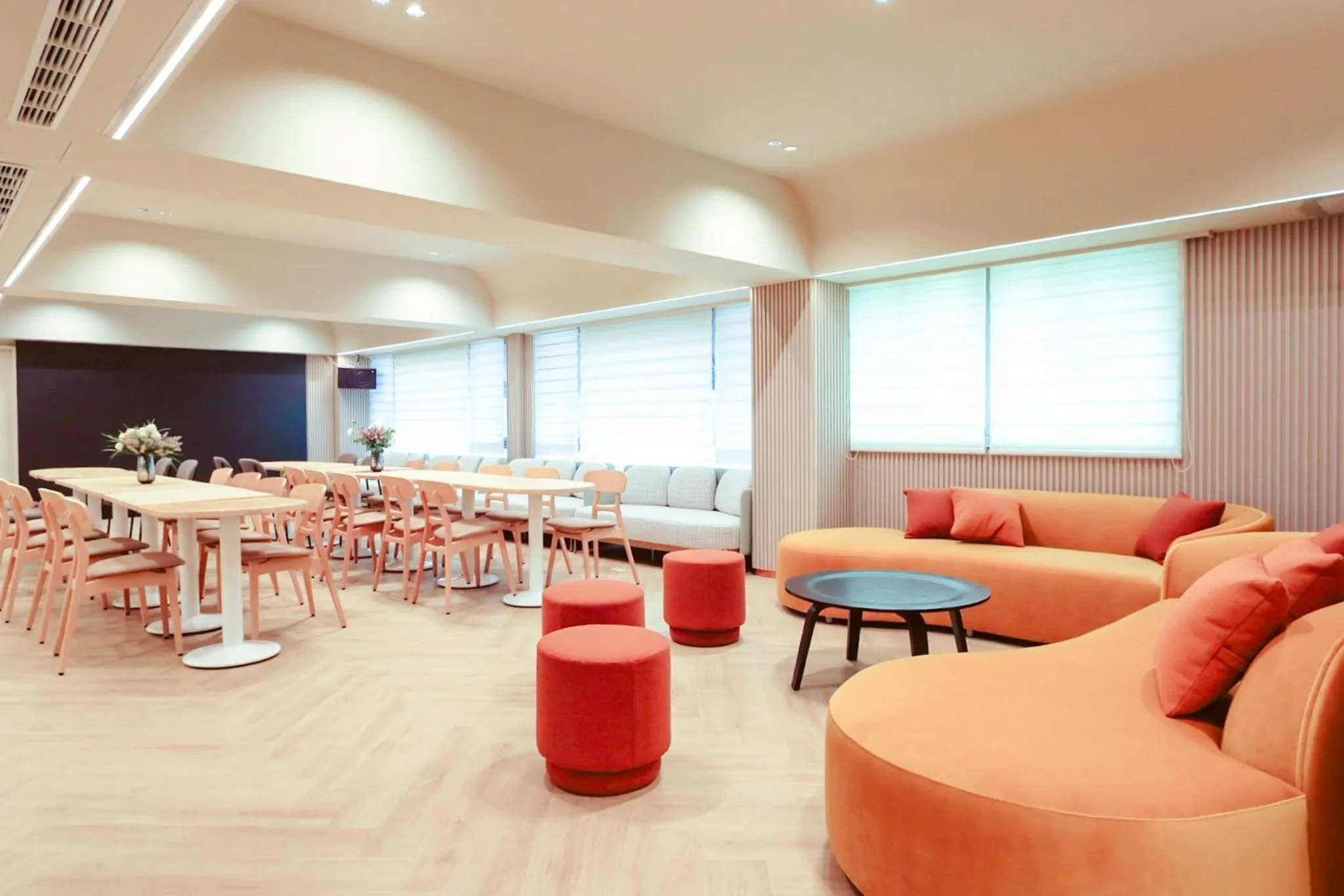 Restaurant/places to eat in Herkang Hotel