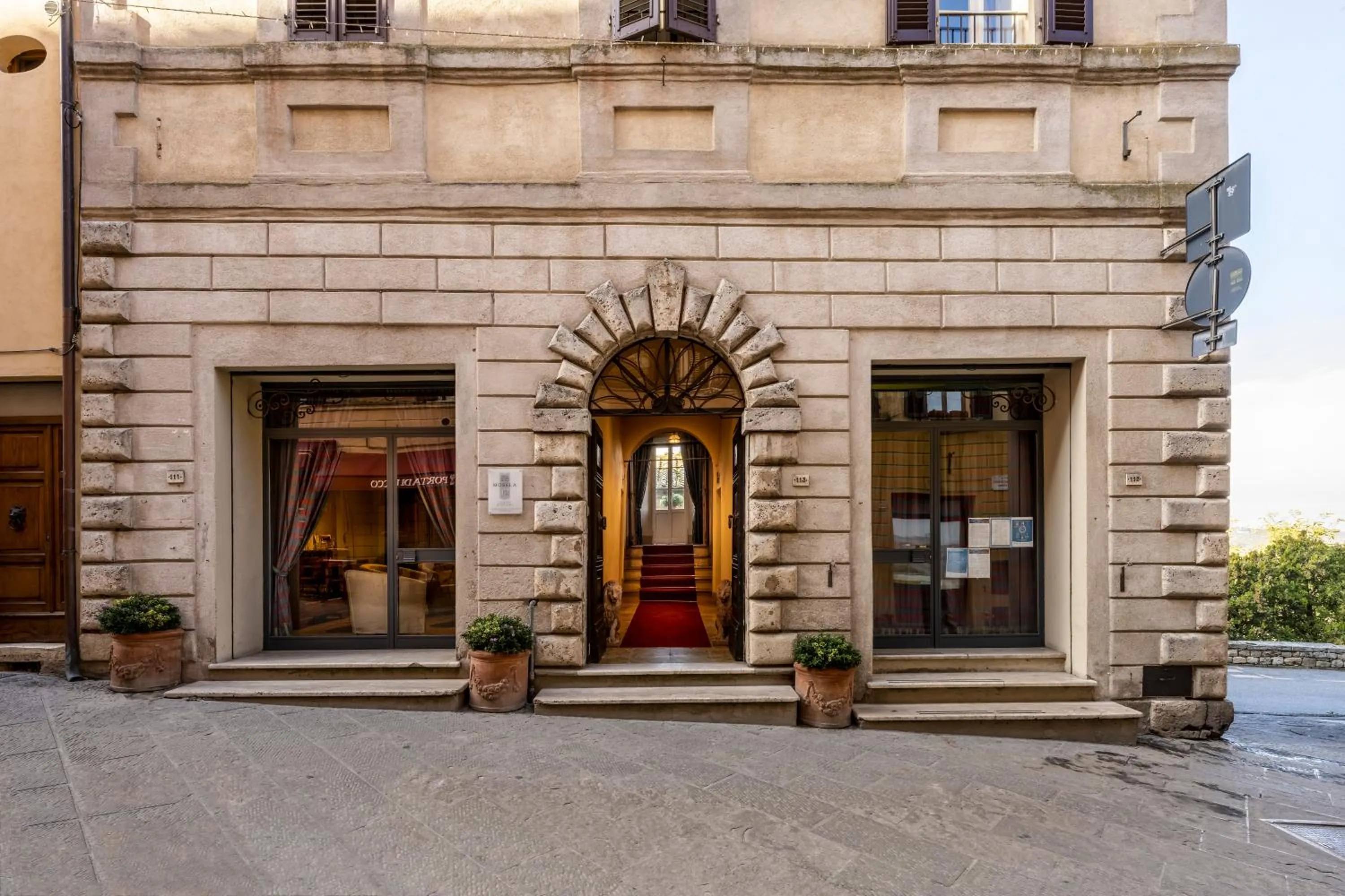 Property building in Palazzo Mosela Alla Porta