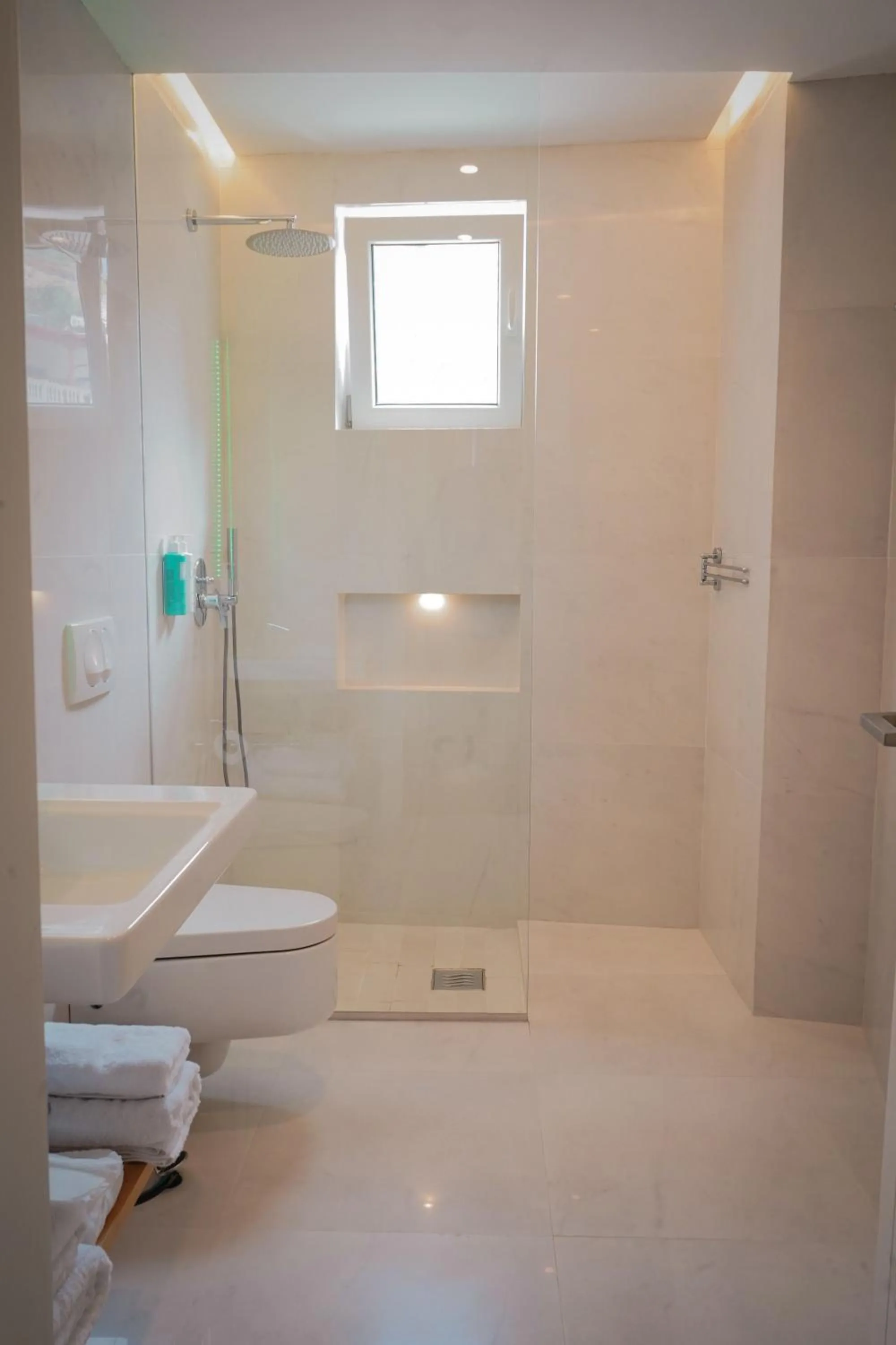 Shower in Bougainville Bay Hotel