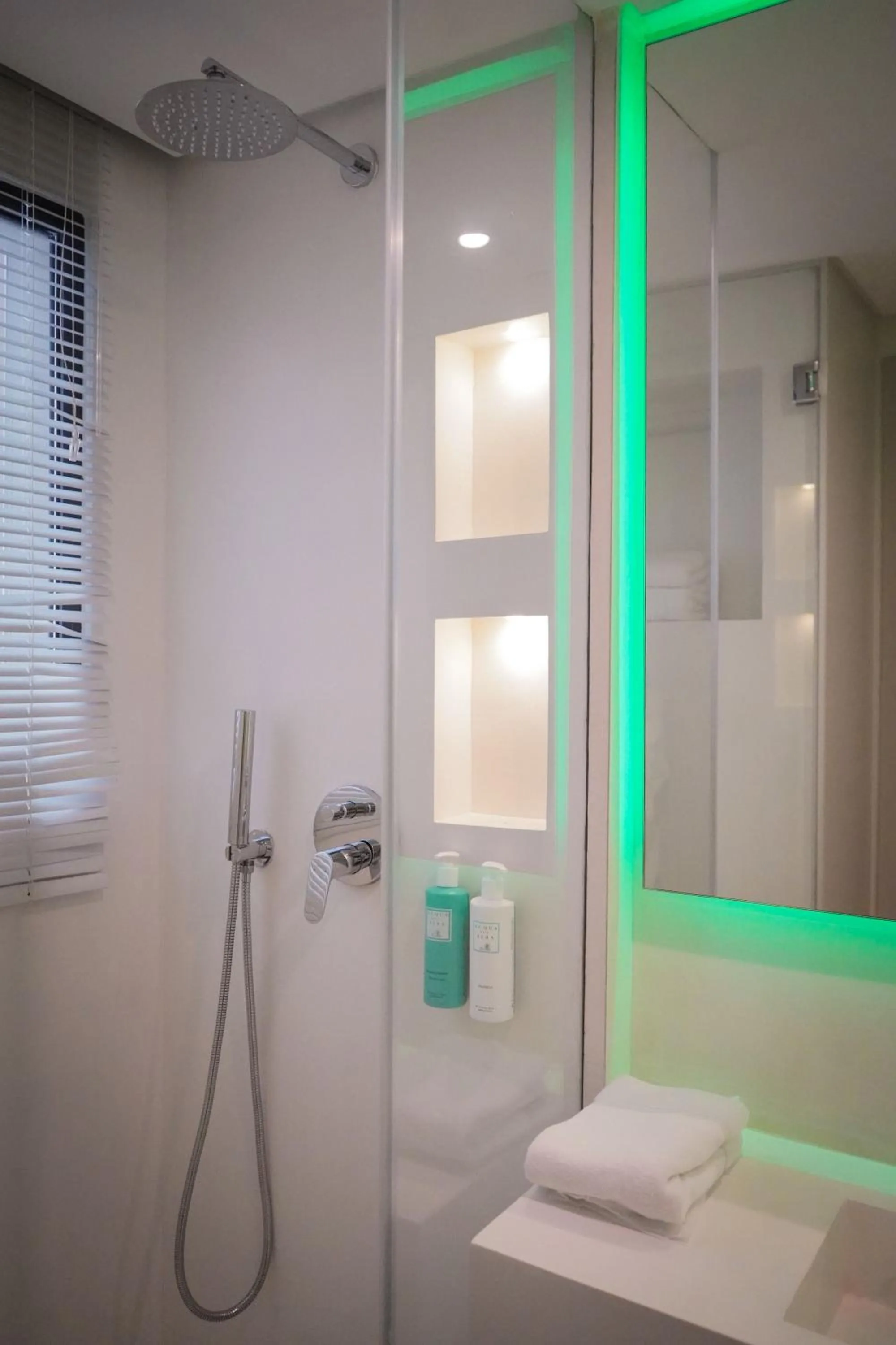 Shower in Bougainville Bay Hotel