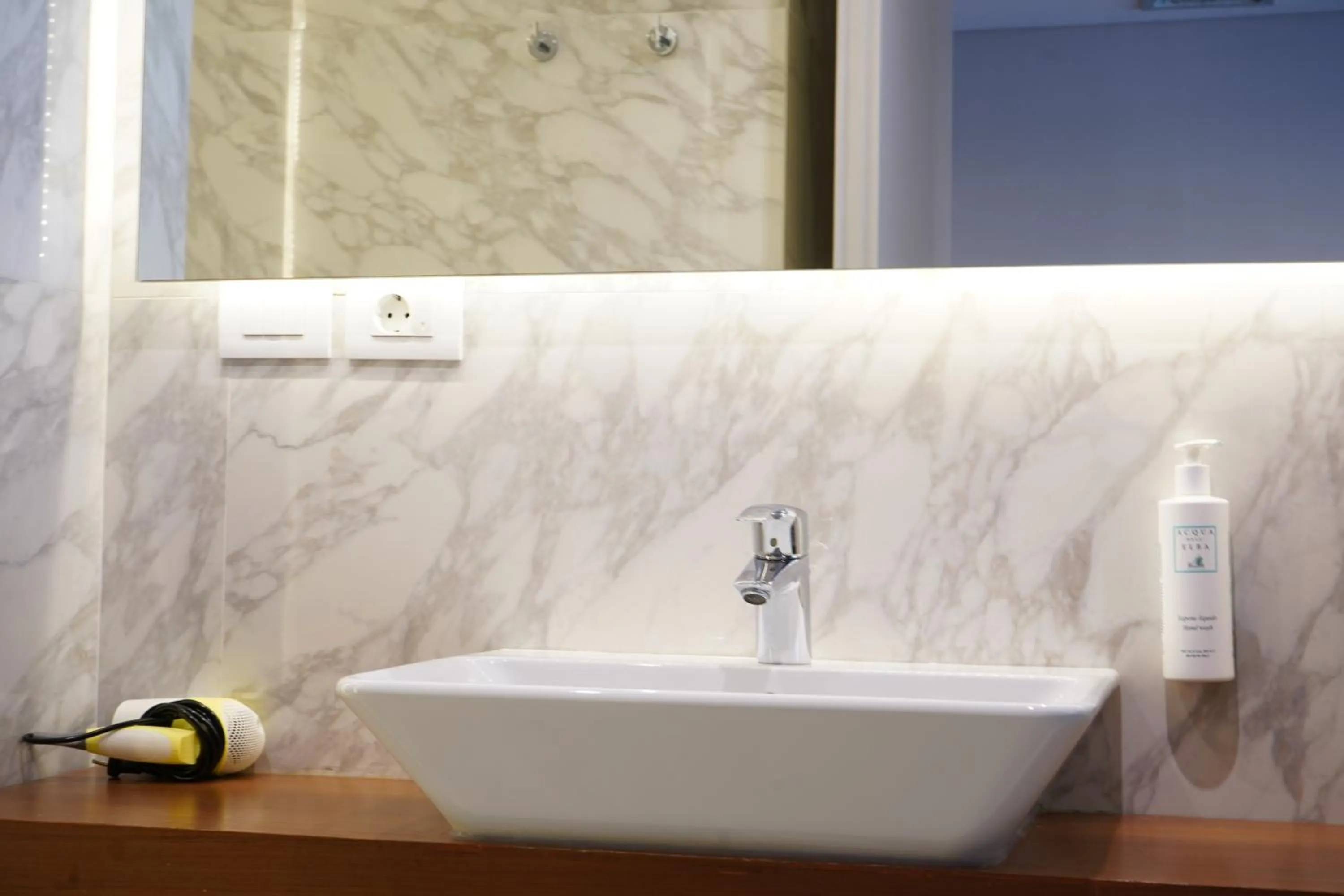 Bathroom in Bougainville Bay Hotel