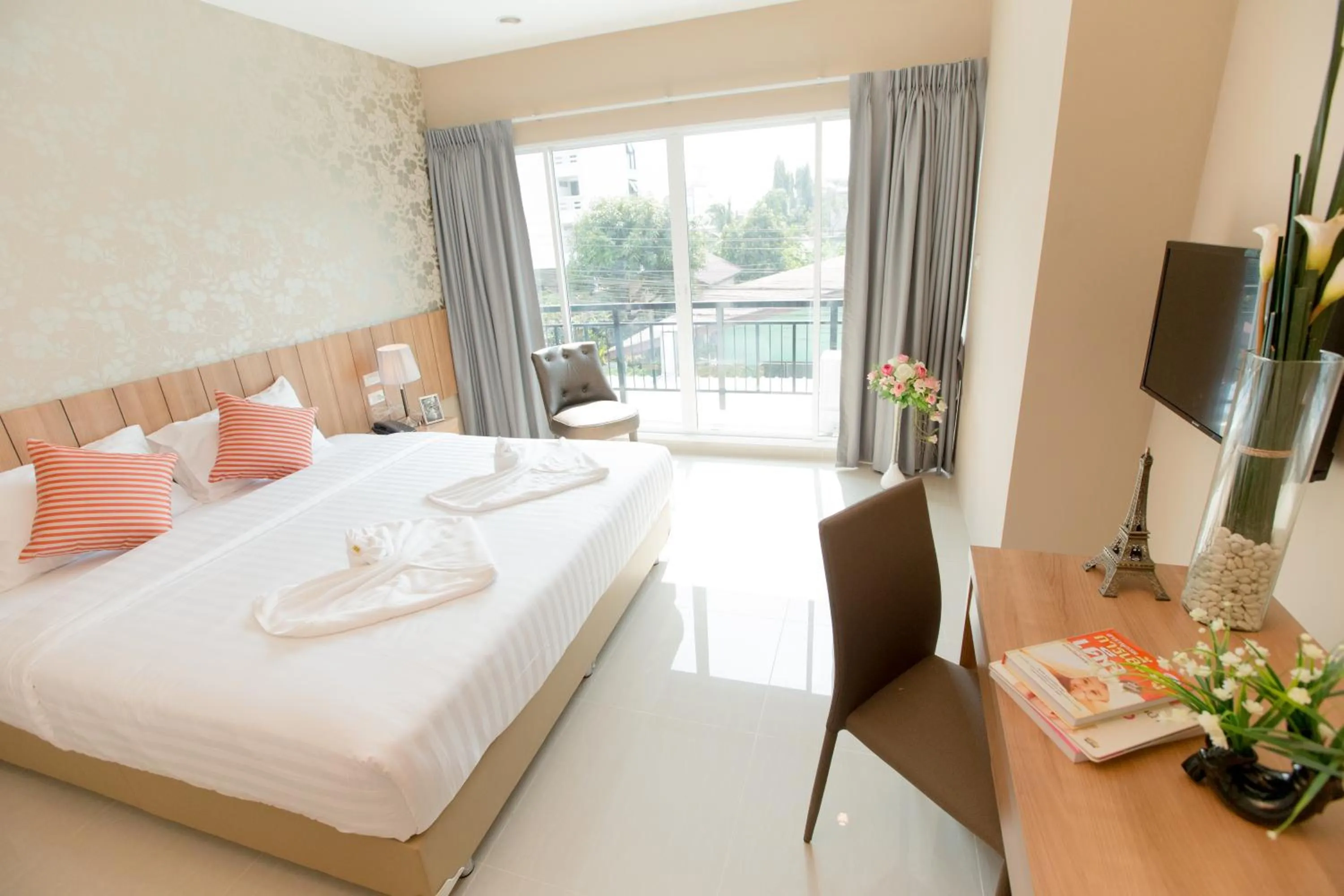 Photo of the whole room, Bed in The Bedroom Ladprao 101 Bangkok - SHA