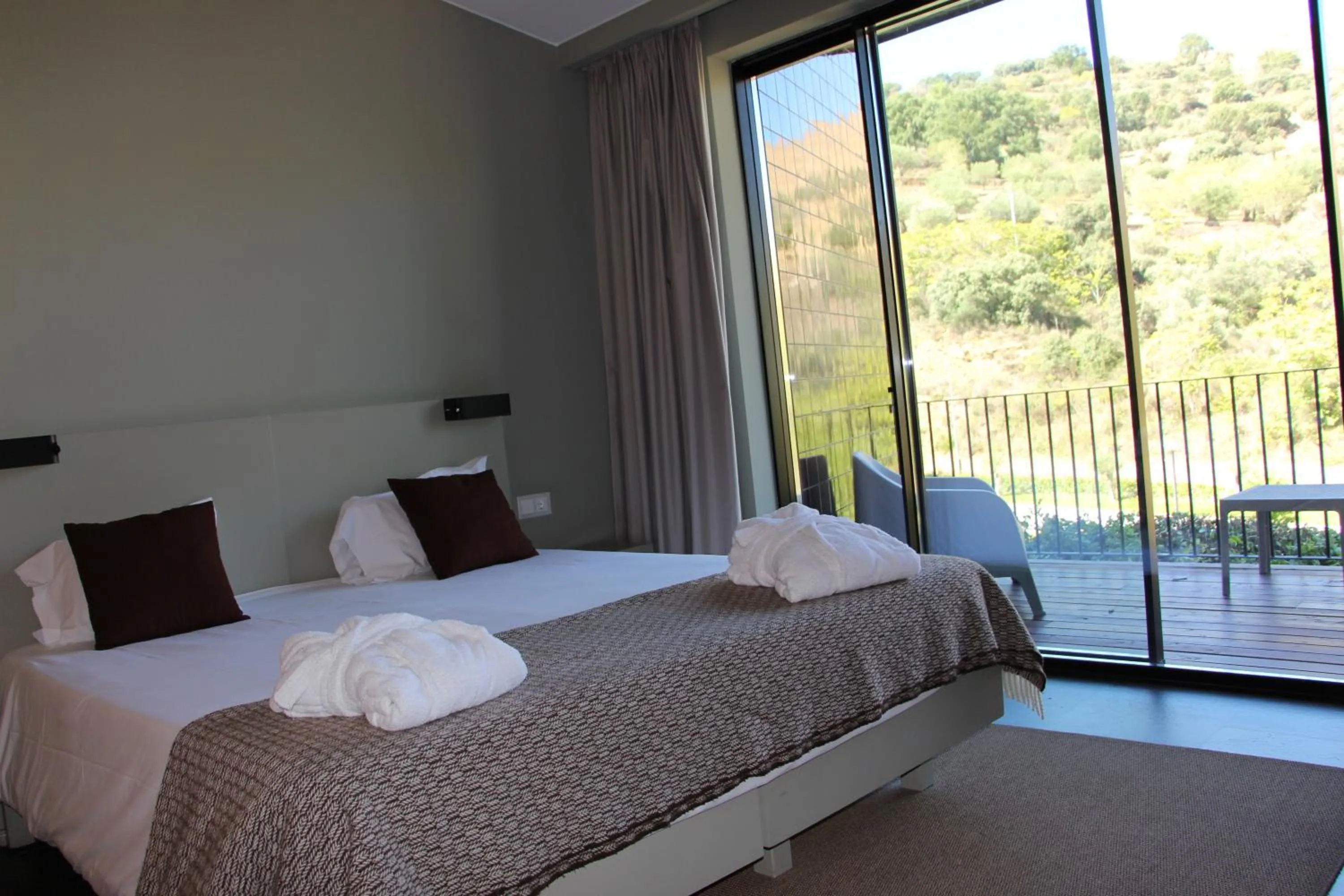 View (from property/room), Bed in Longroiva Hotel Rural