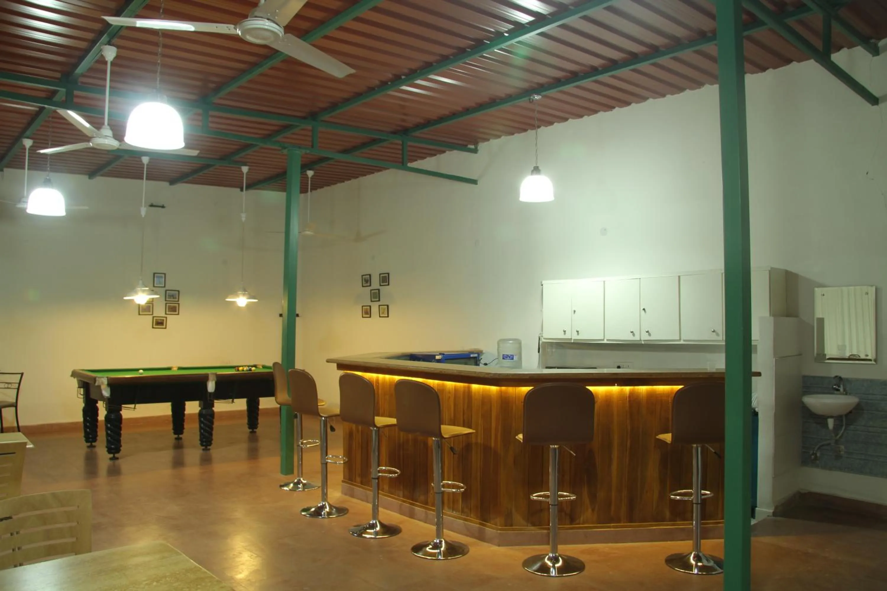 Restaurant/places to eat in Deccan Comforts