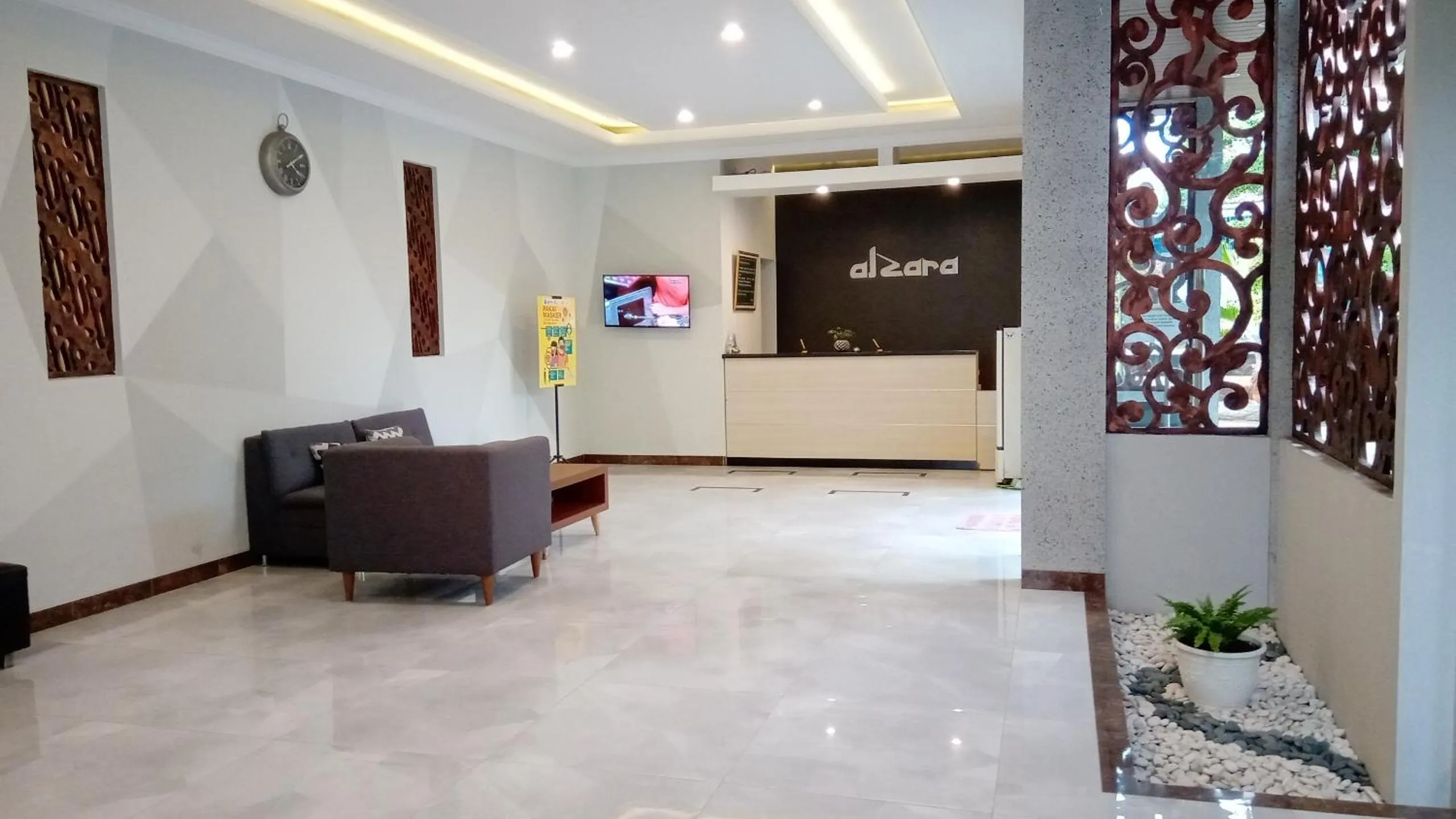 Lobby or reception in Alzara Hotel Syariah