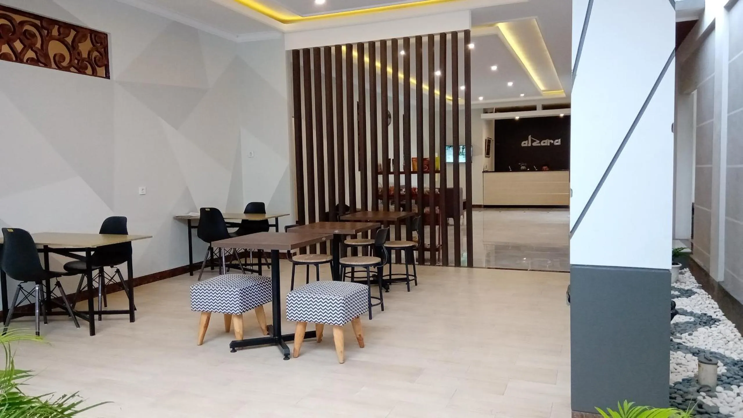 Dining area in Alzara Hotel Syariah