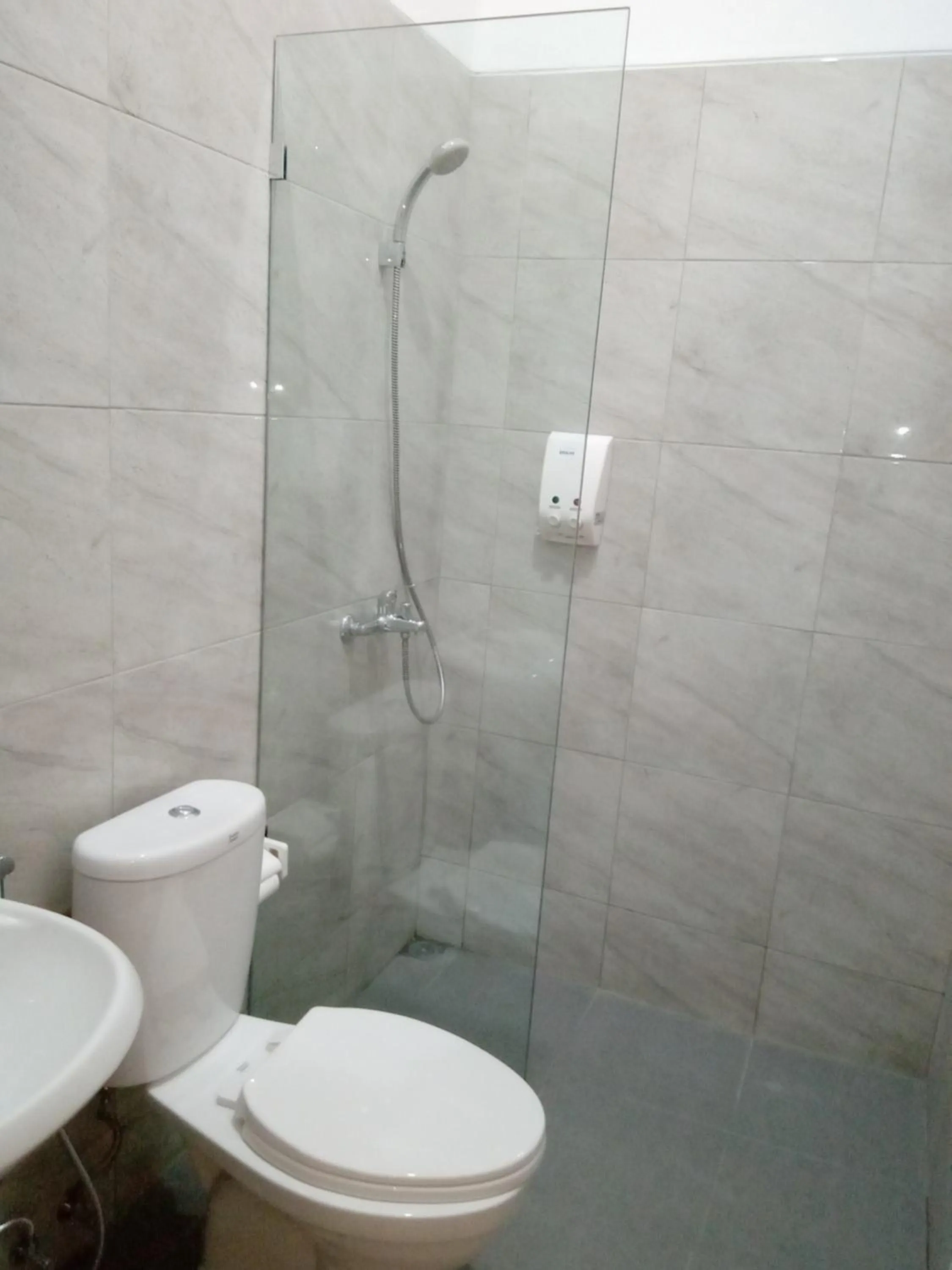 Bathroom in Alzara Hotel Syariah