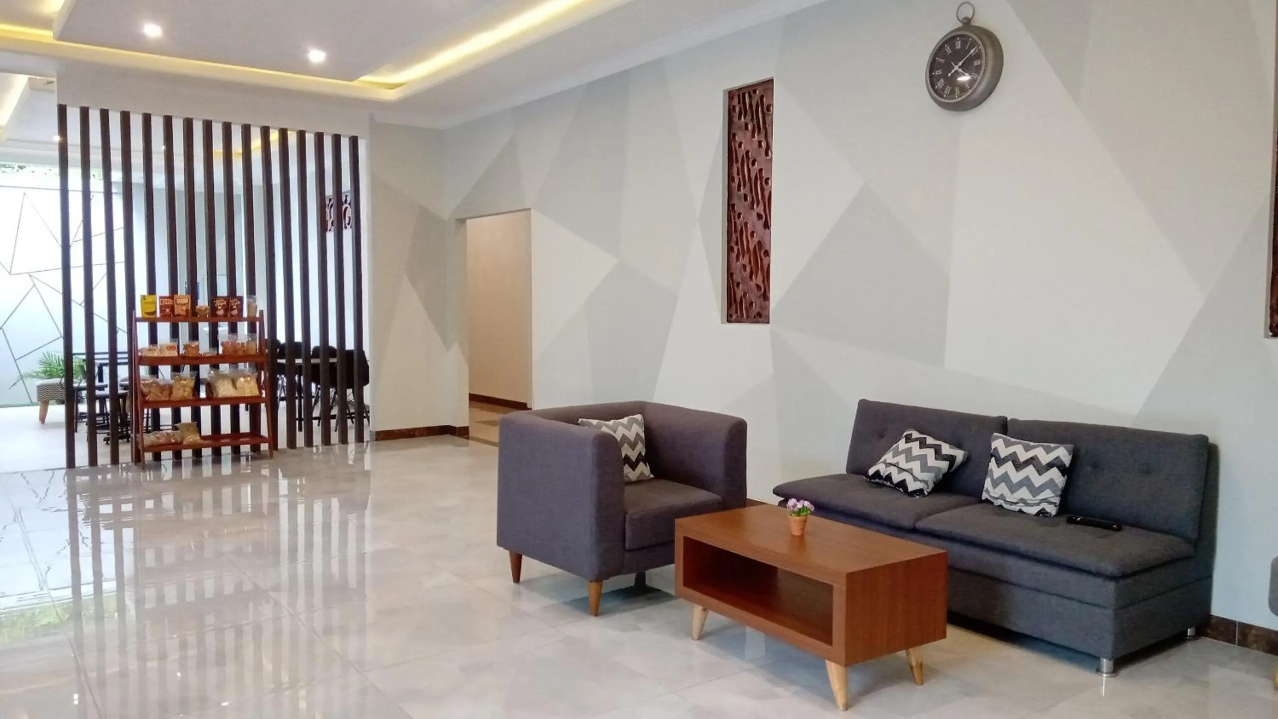 Lobby or reception in Alzara Hotel Syariah